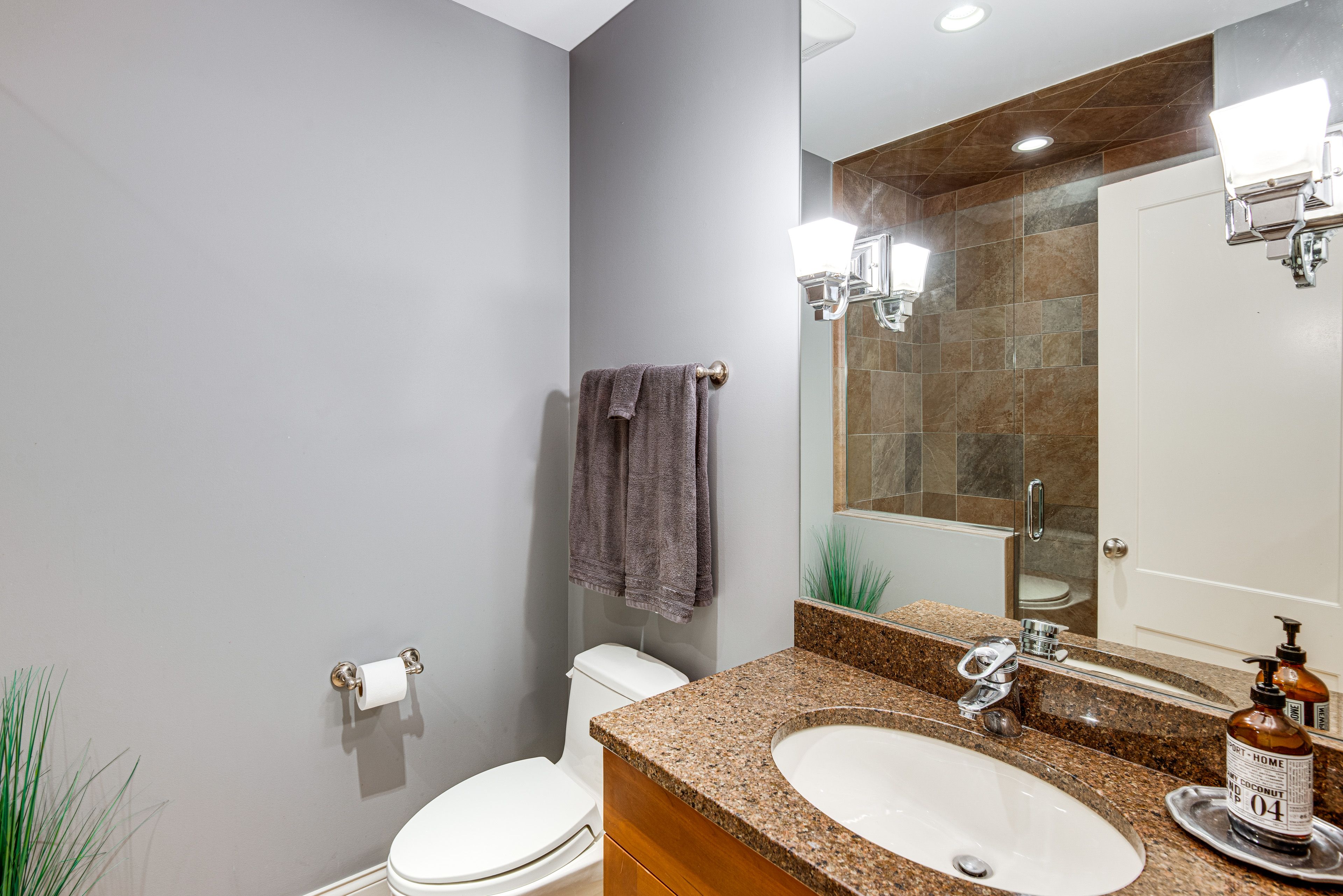 Bathroom | 2nd Floor