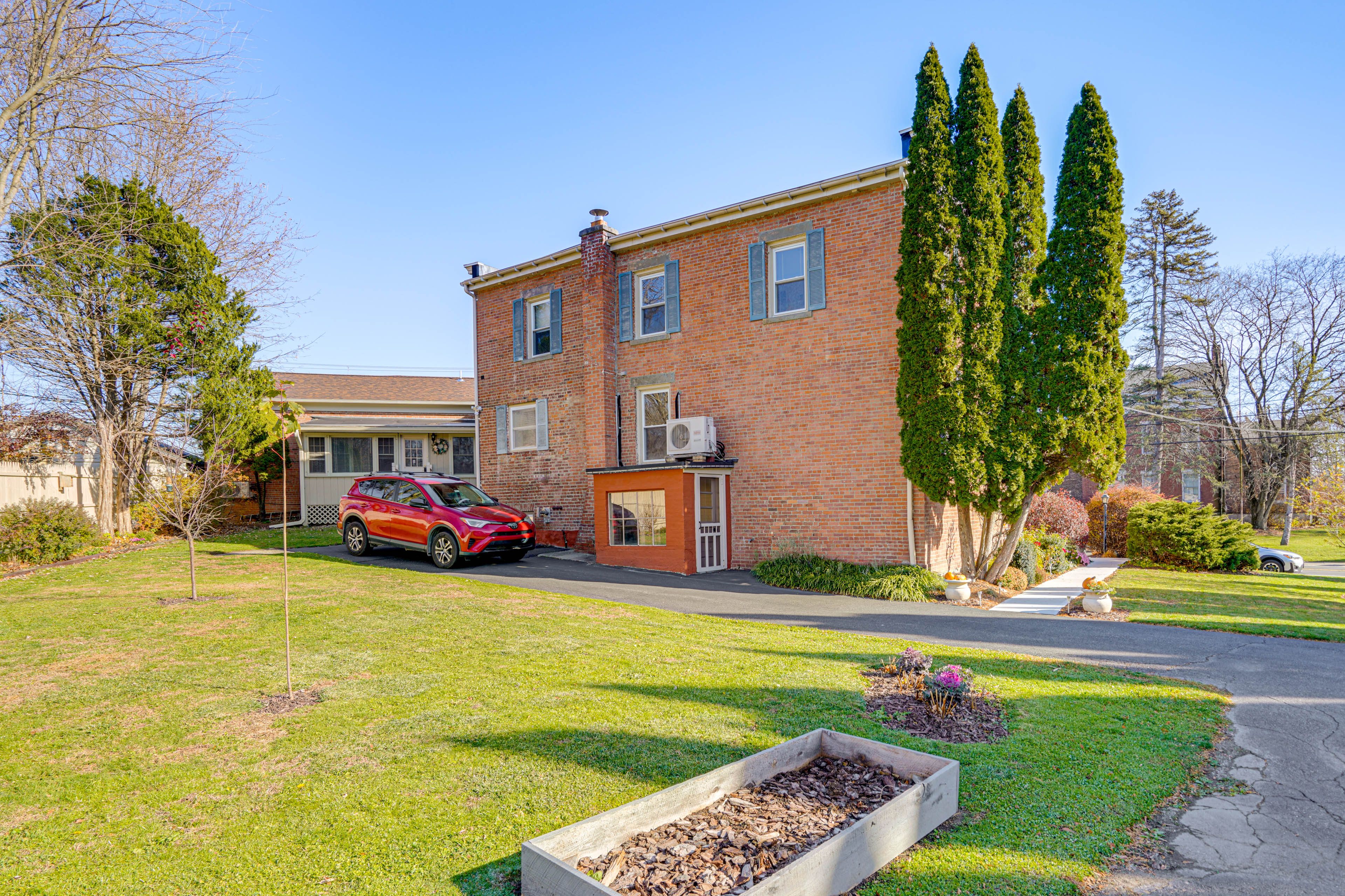 Building Exterior | Walk to Heart of Village