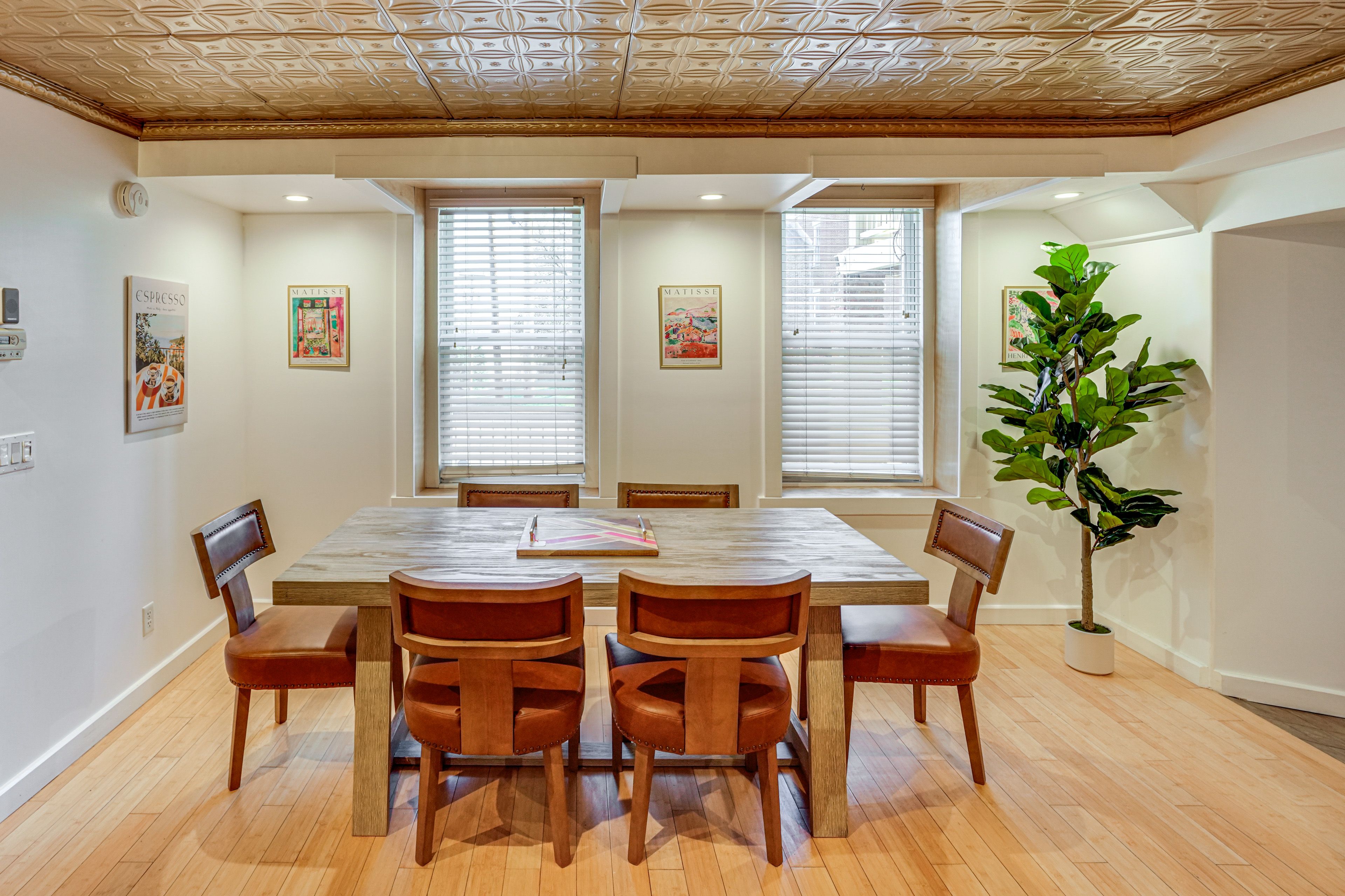 Dining Area | Single-Story Apartment