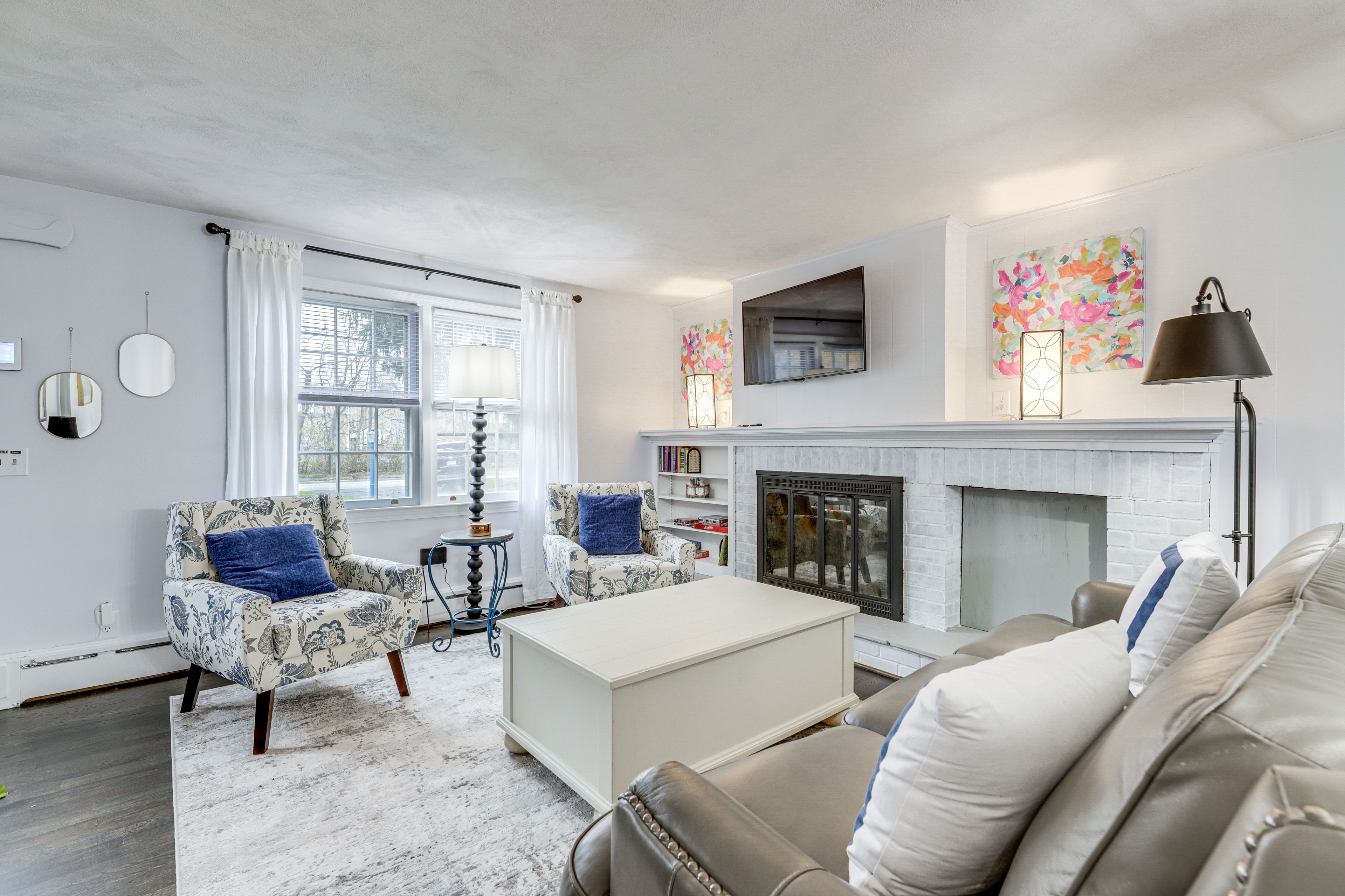 Living Room | Free WiFi | Smart TV | Decorative Fireplace | Main Level