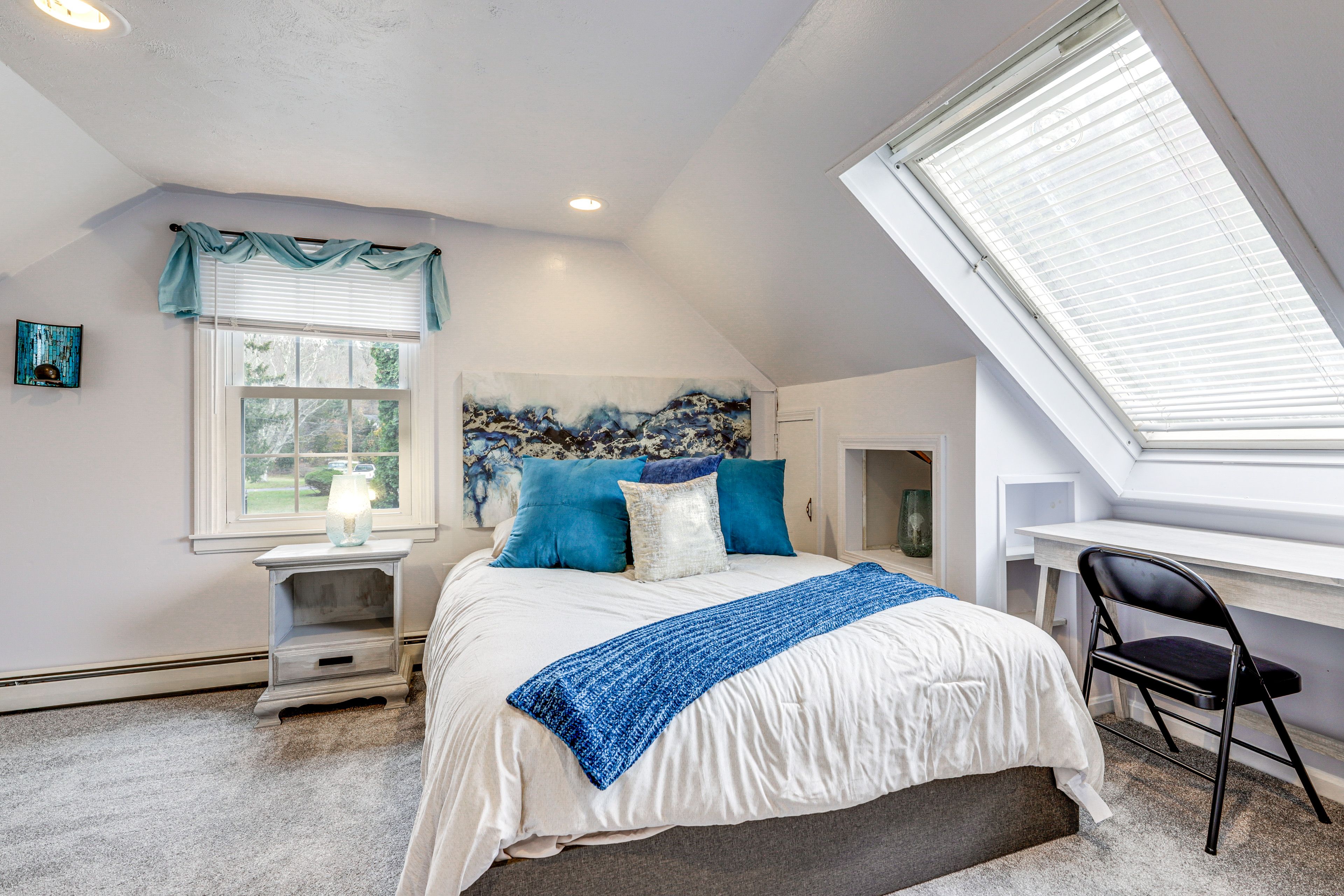 Bedroom 2 | Queen Bed | Smart TV | Walk-In Closet | Upper Level