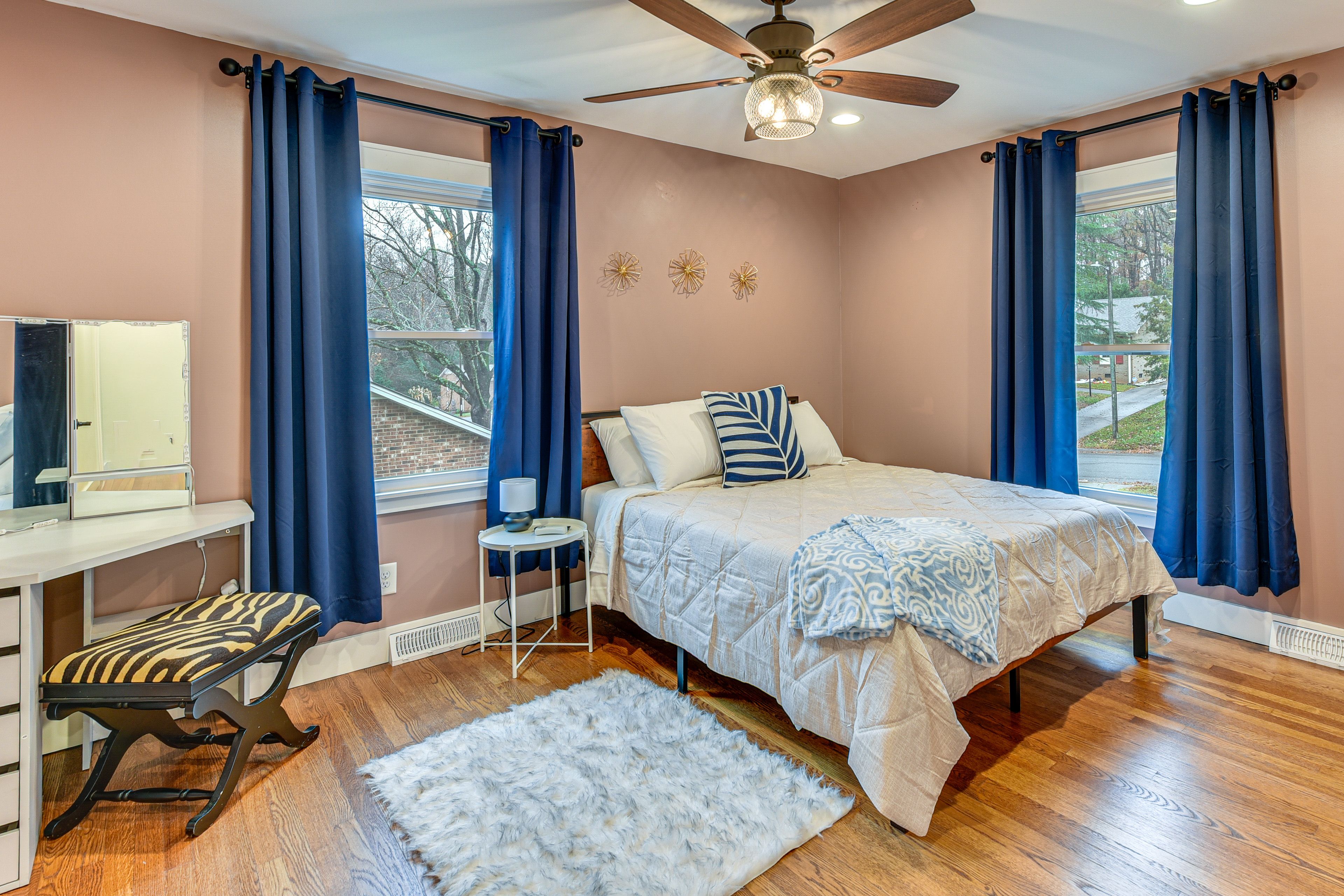 Bedroom 2 | Queen Bed