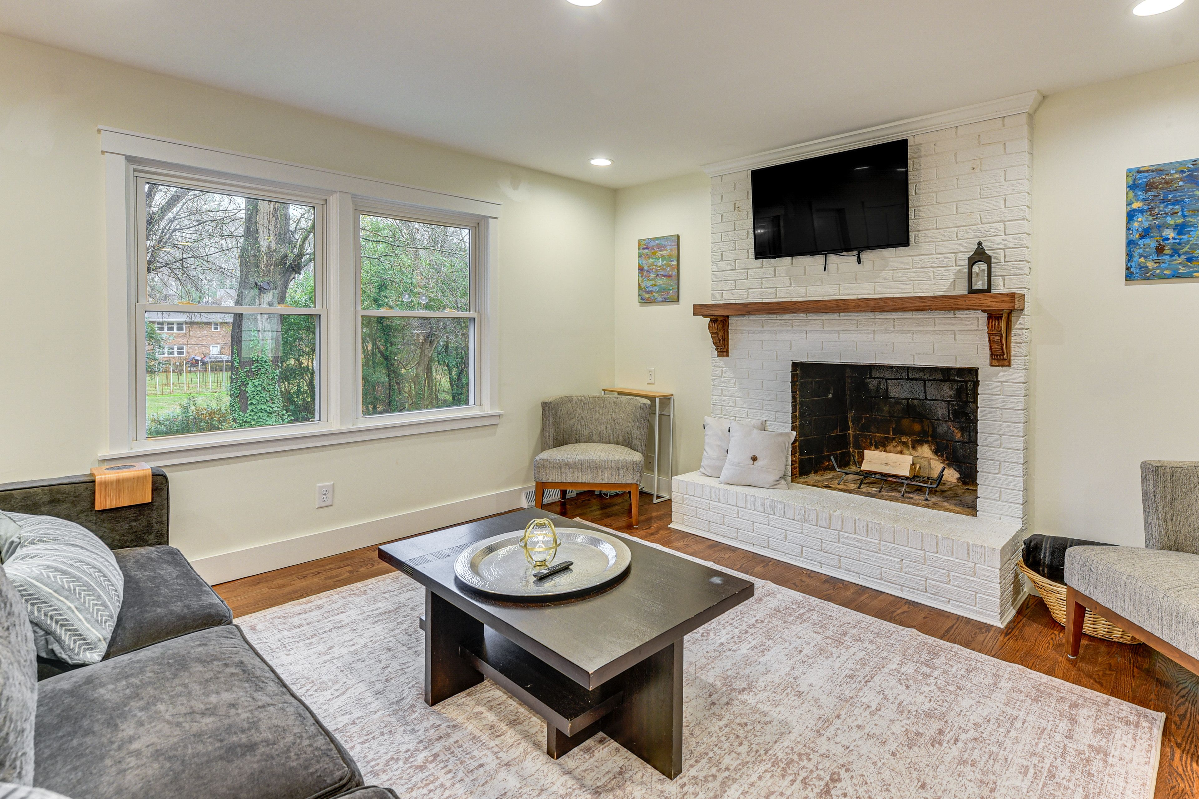 Living Room | Free WiFi | Central A/C & Heat