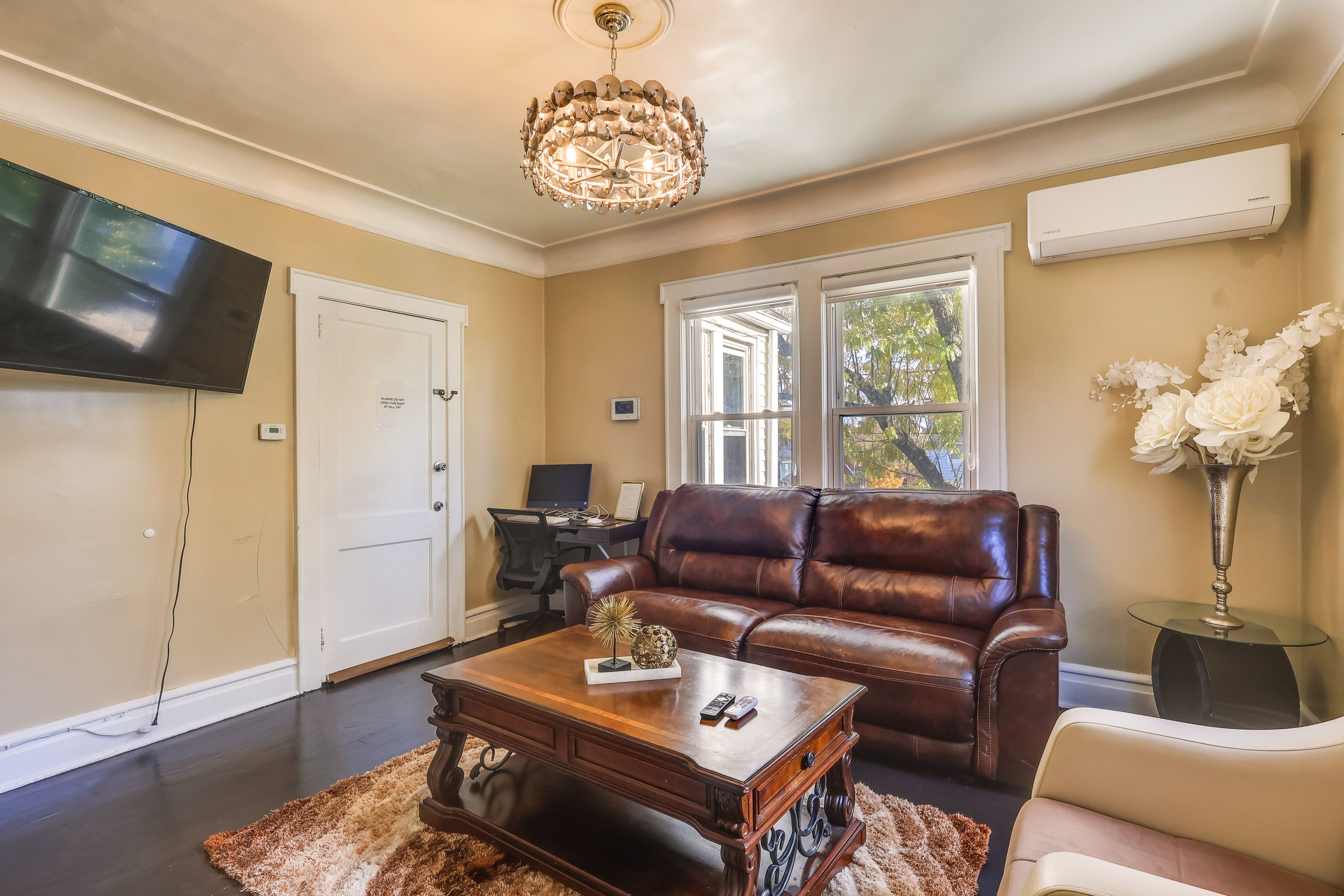 Living Room | Smart TV | Free WiFi