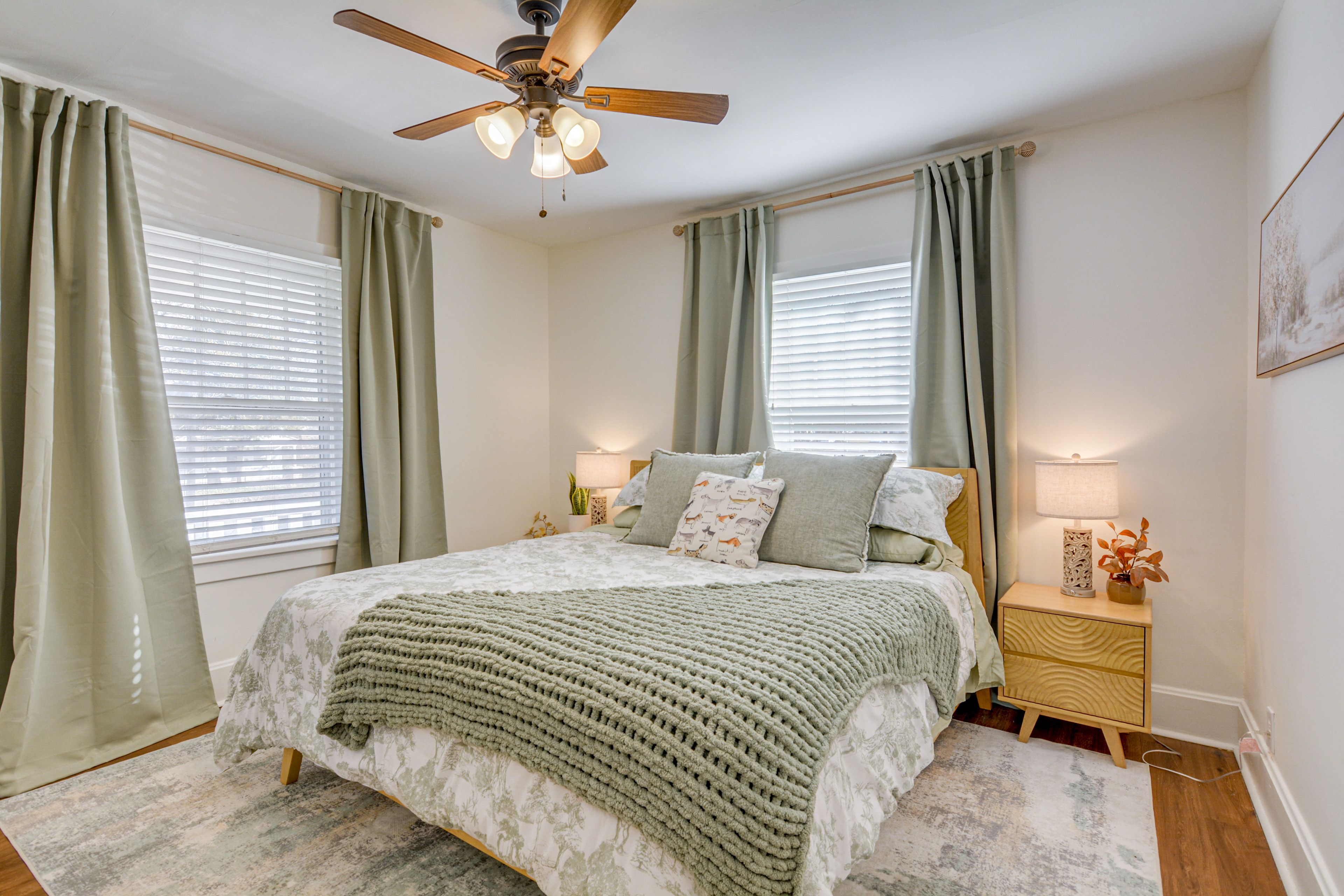 Bedroom 2 | King Bed | Smart TV