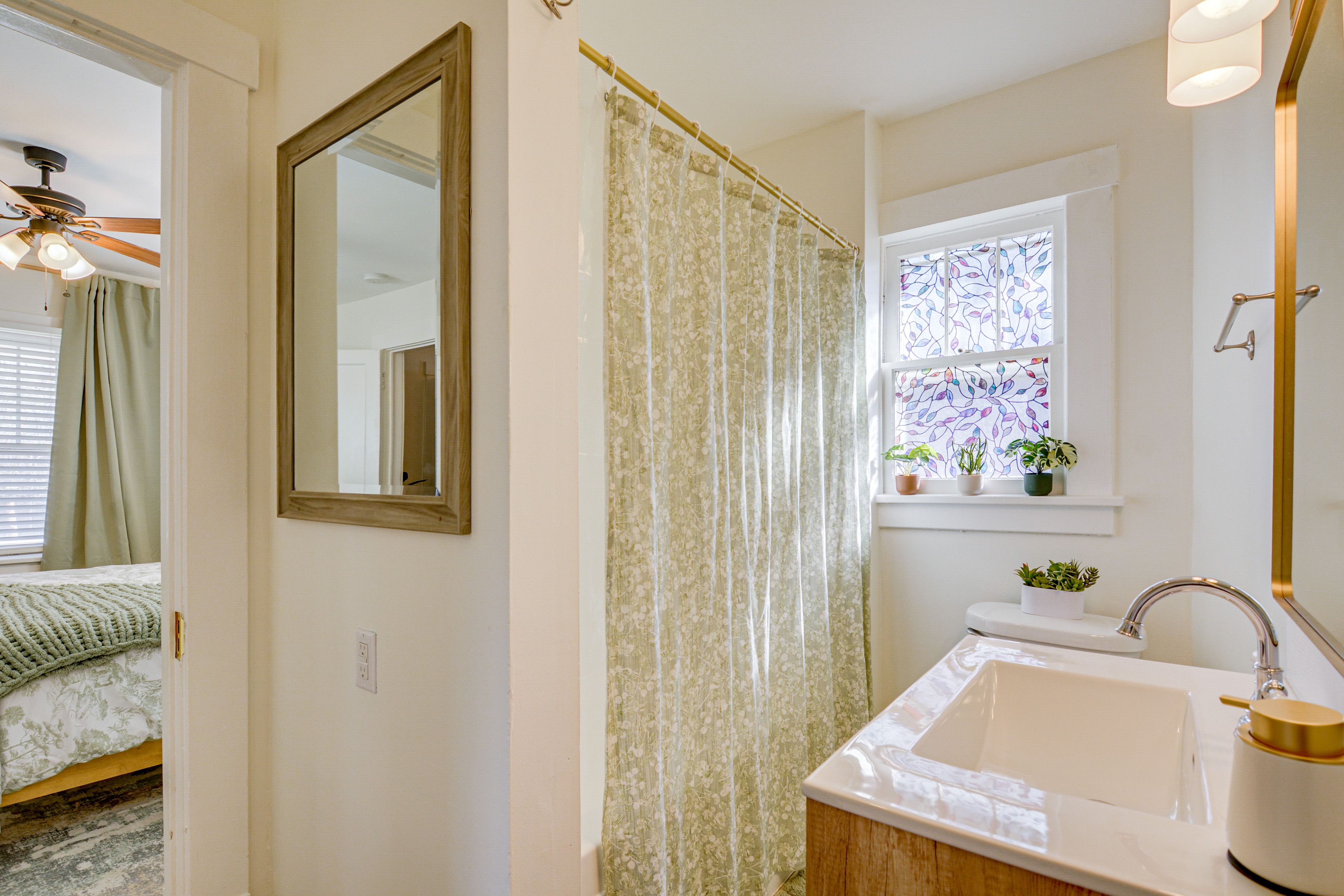 Bathroom | Shower/Tub Combo