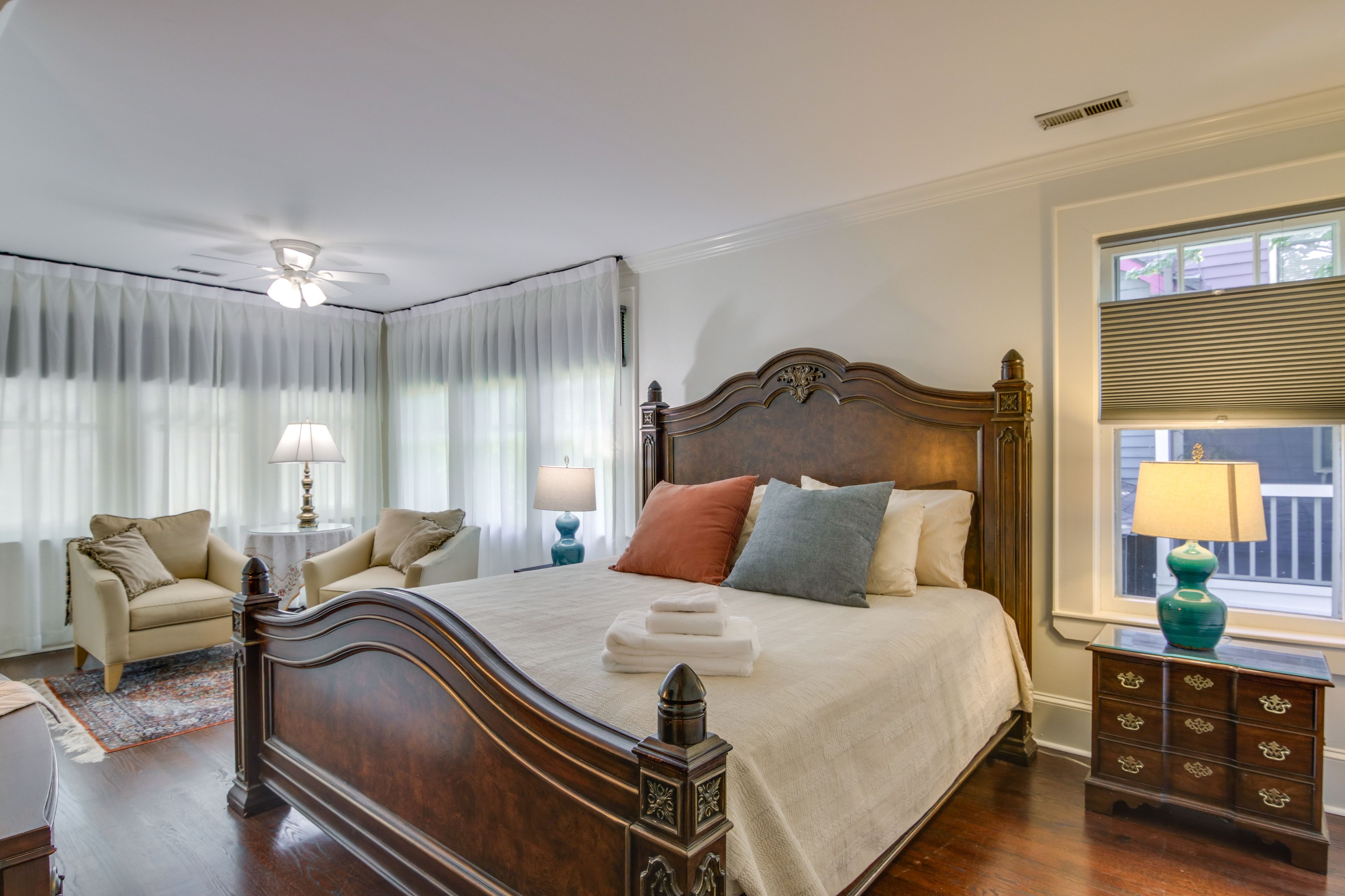Bedroom 2 | King Bed | Smart TV | 2nd Floor