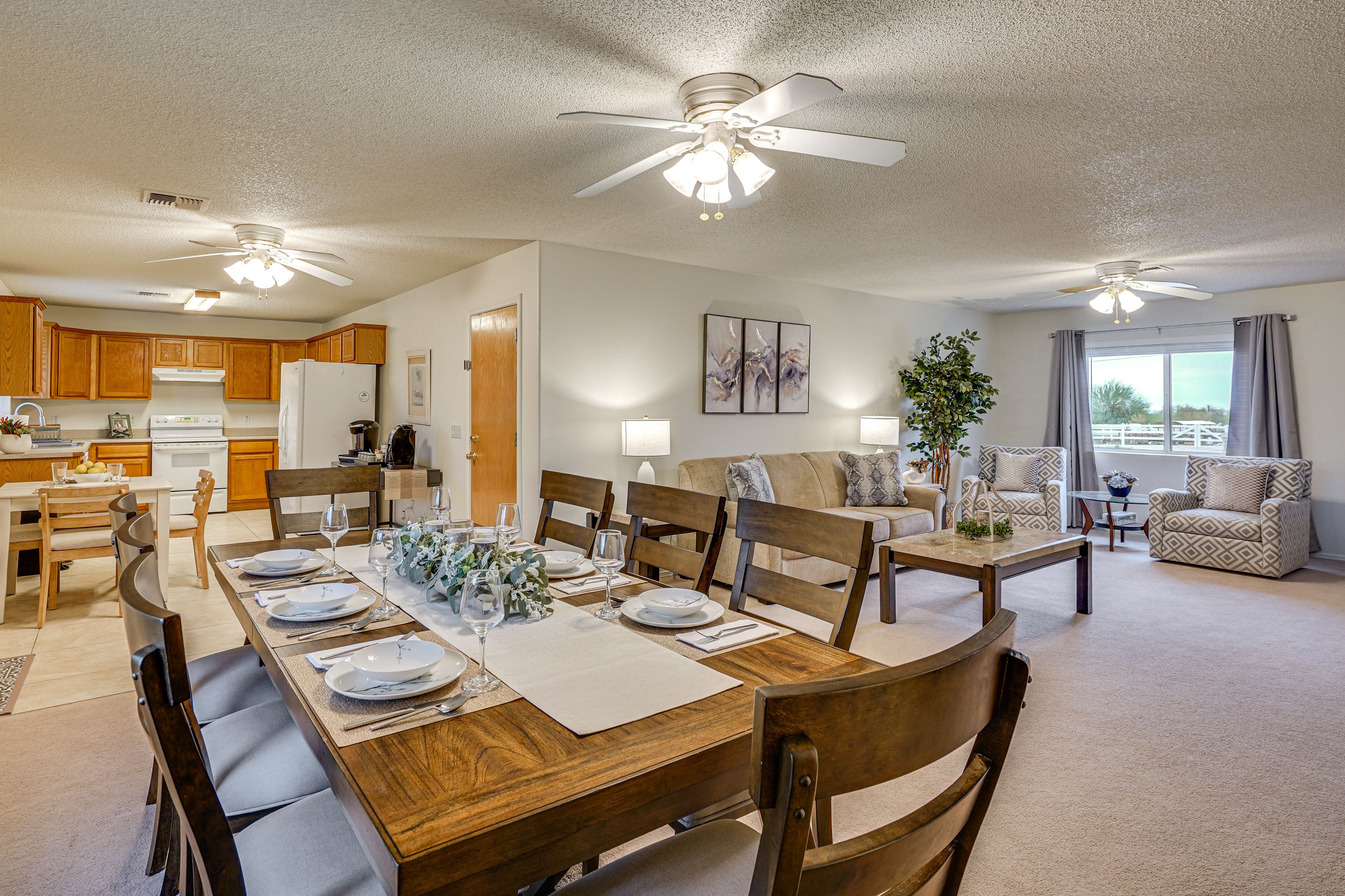 Dining Area | Dishware/Flatware Provided