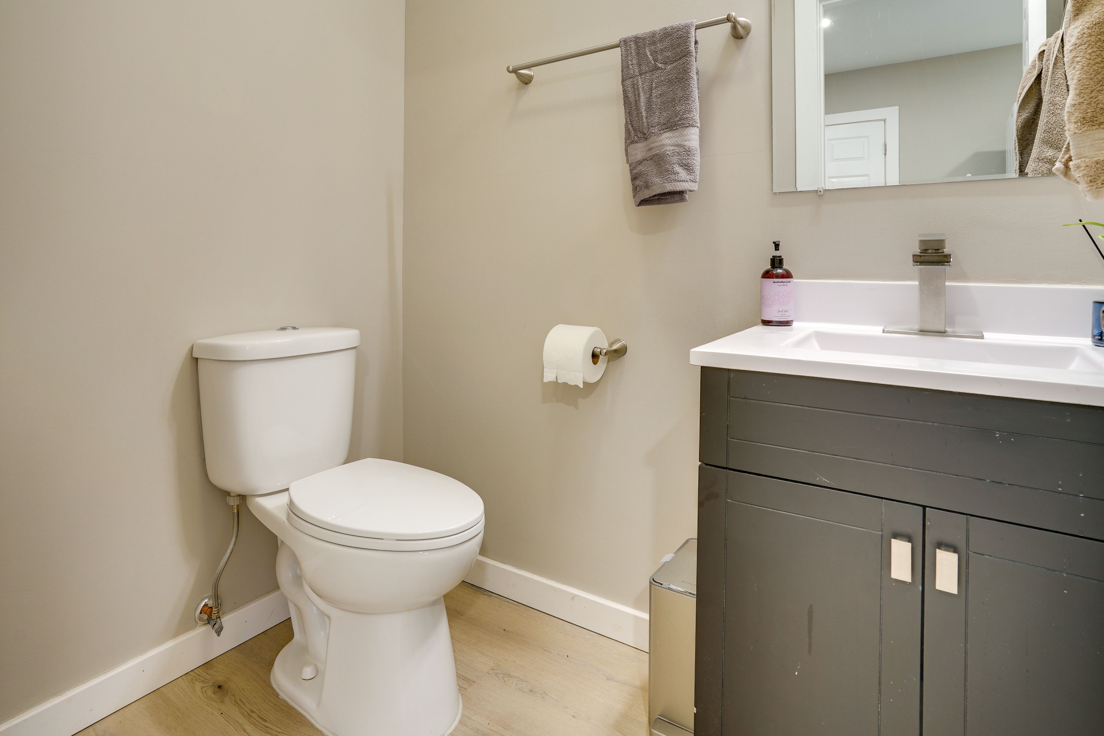 Half Bathroom | 1st Floor | Complimentary Toiletries | Towels Provided
