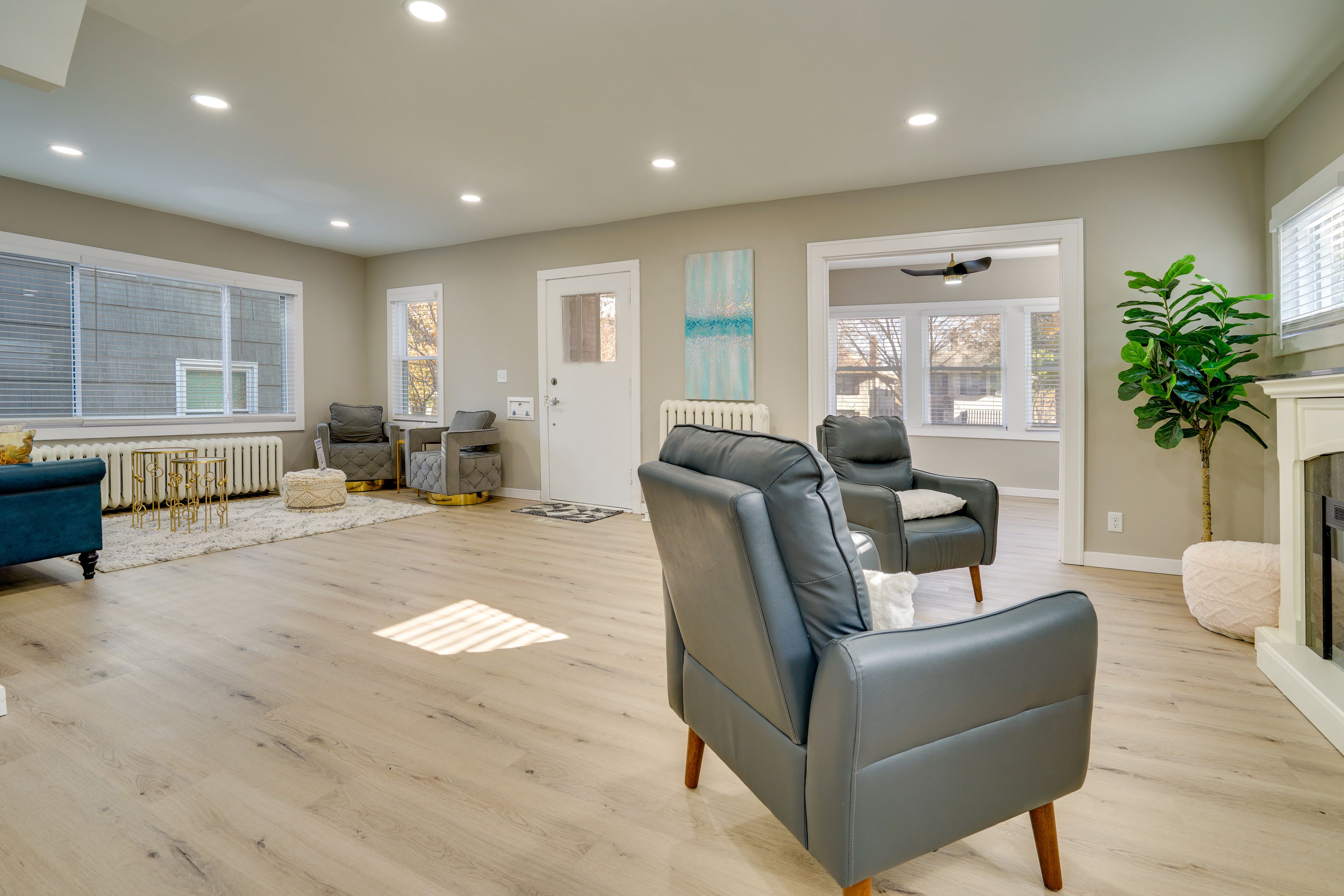 Seating Area | 1st Floor