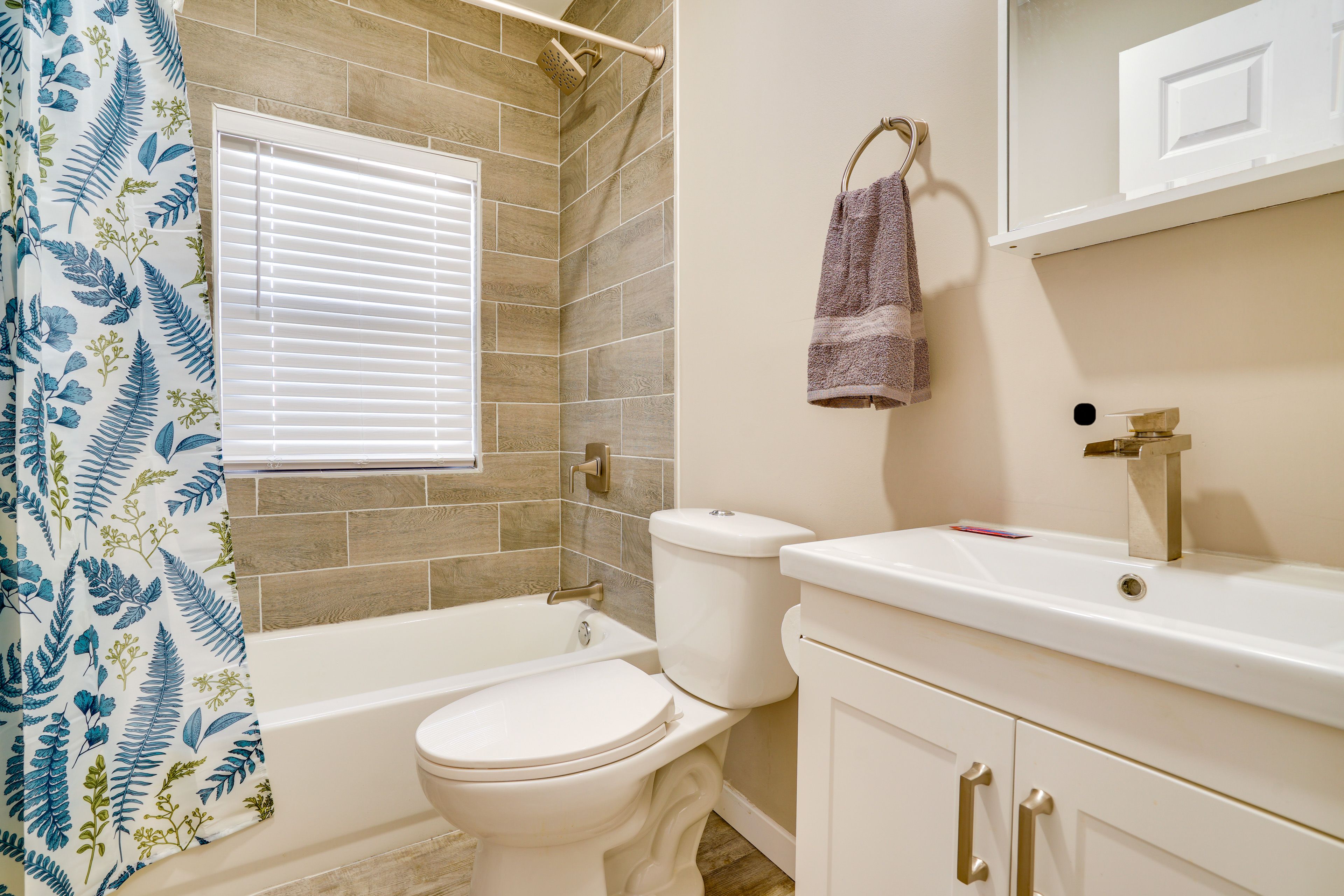 Full Bathroom | 2nd Floor