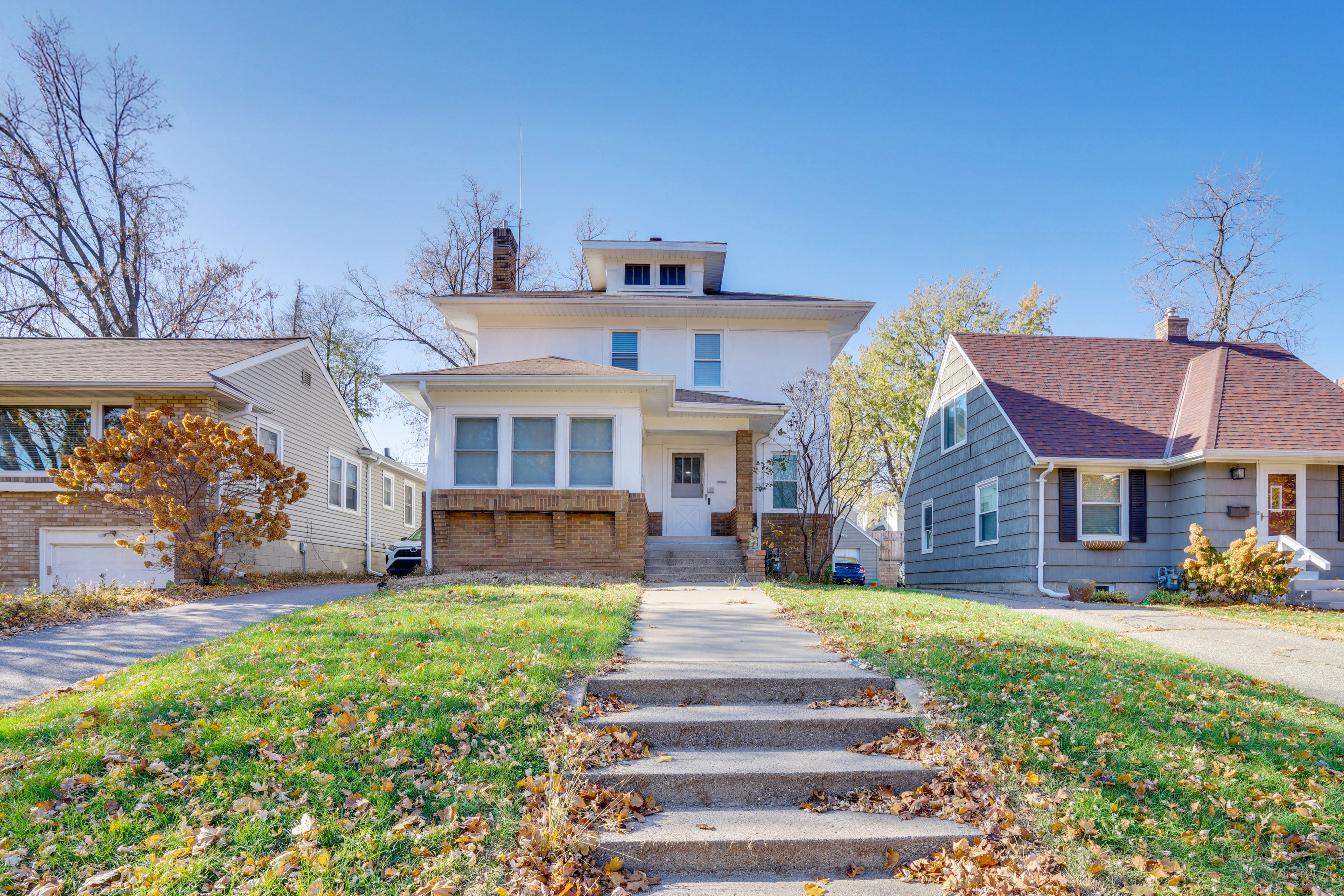 Minneapolis Vacation Rental | 4BR | 2.5BA | 2,500 Sq Ft | Stairs Required