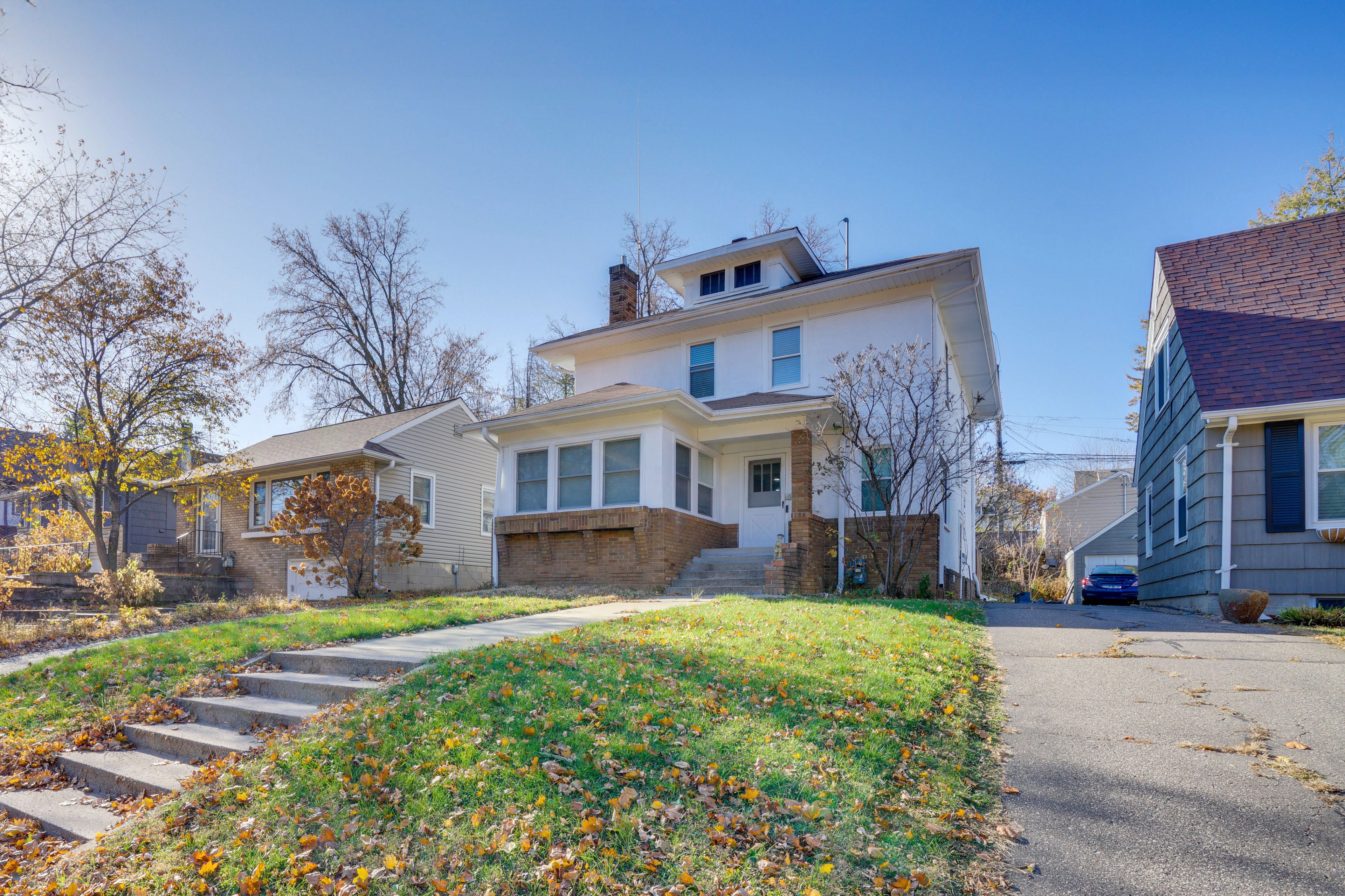 Parking | Garage (2 Vehicles) | Driveway (3 Vehicles)