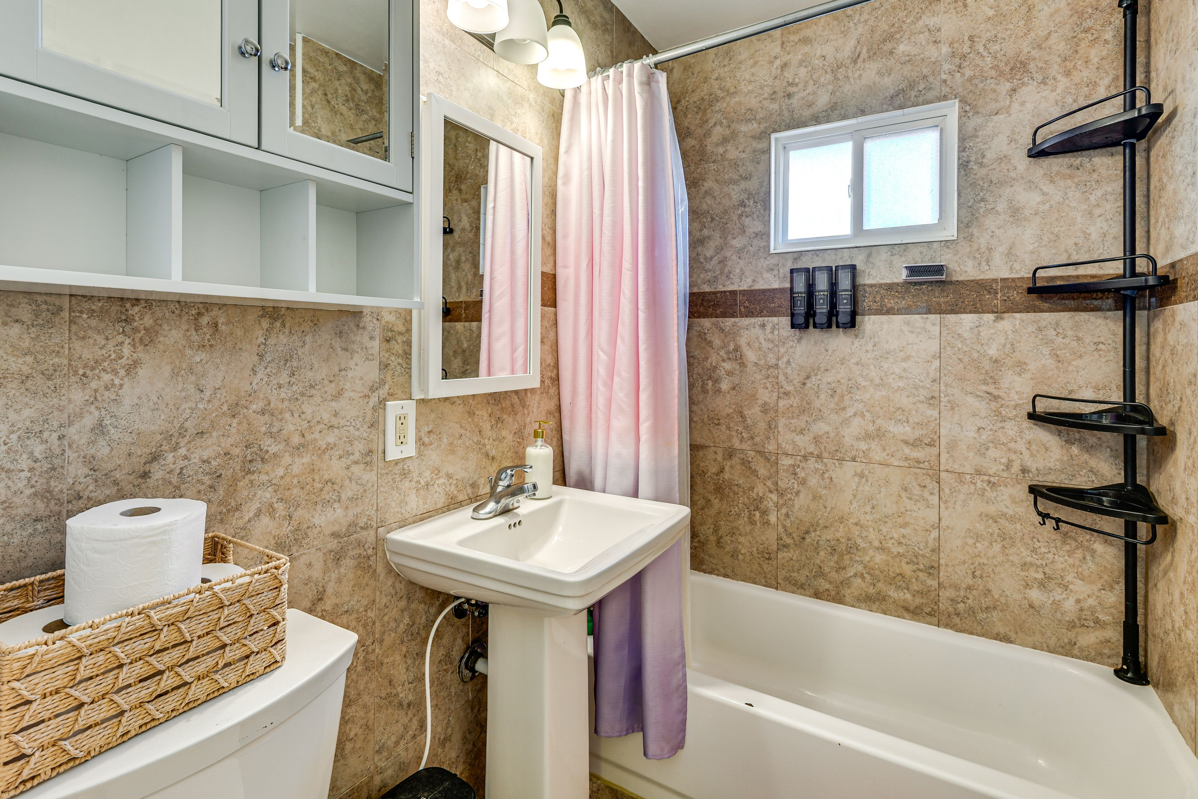 Full Bathroom | Towels & Linens Provided