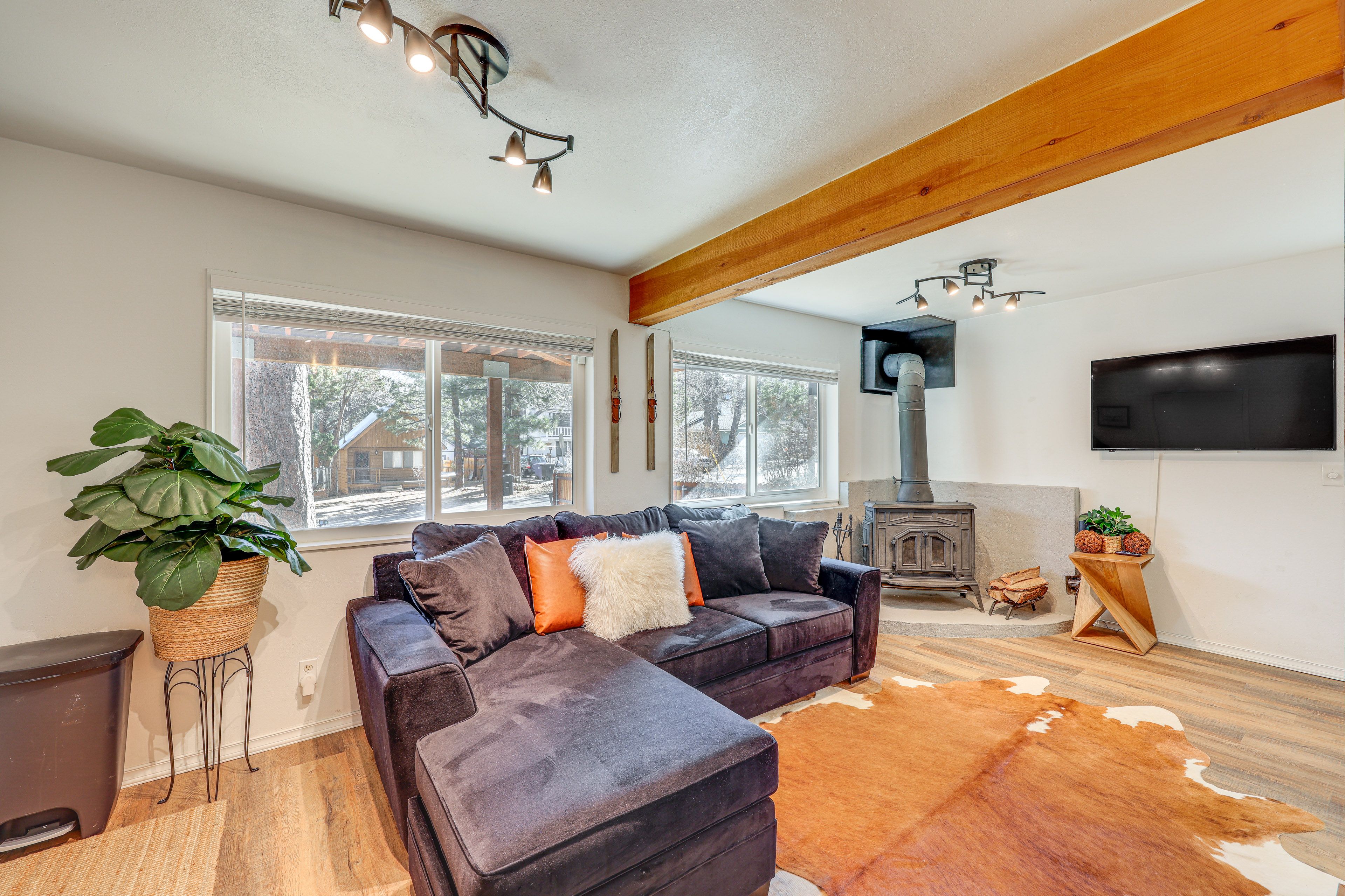 Big Bear Vacation Rental | 2BR | 2BA | 1,200 Sq Ft | 7 Steps to Enter