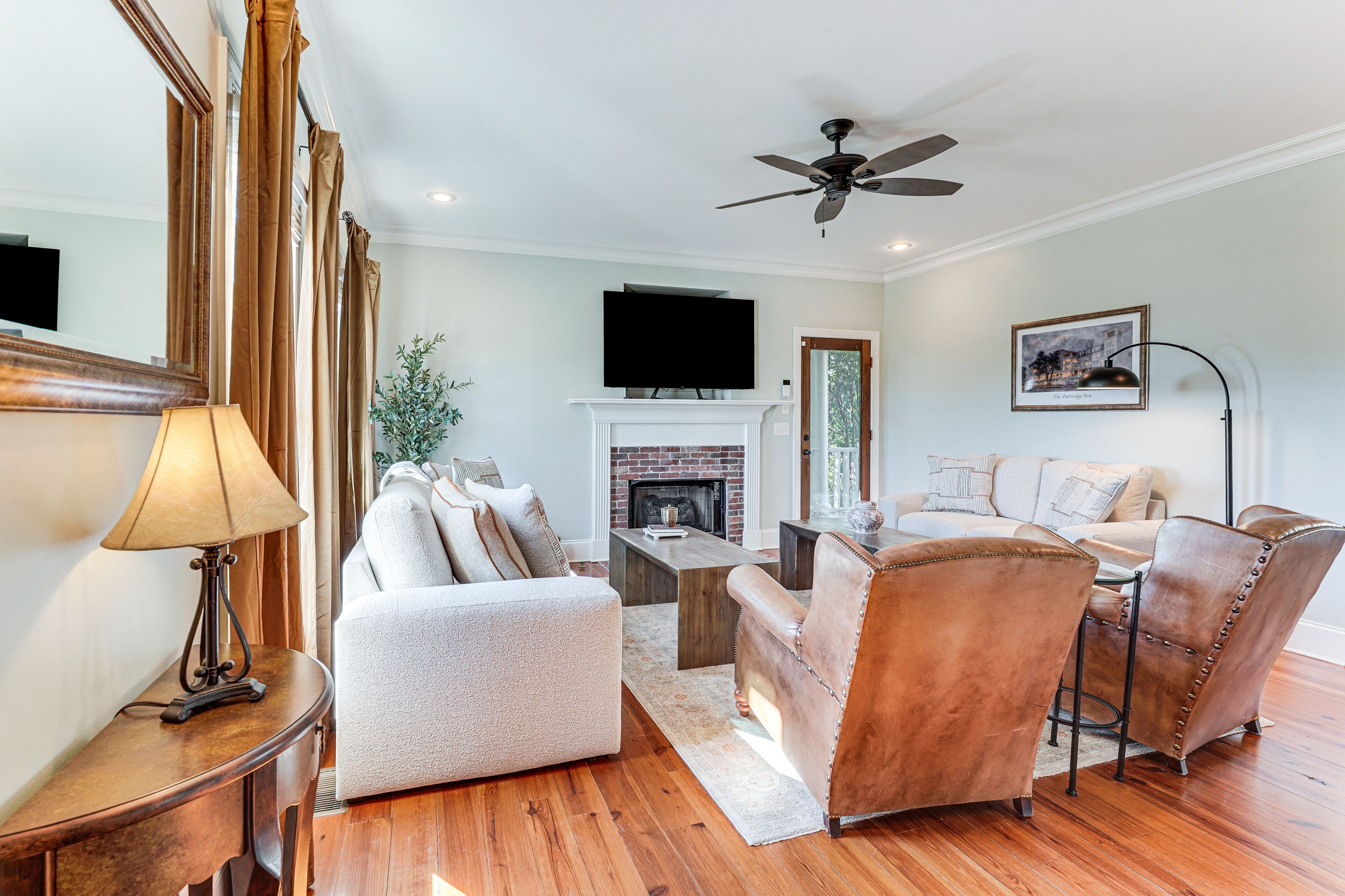 Living Room | 1st Floor | Central Heating & A/C | Free WiFi