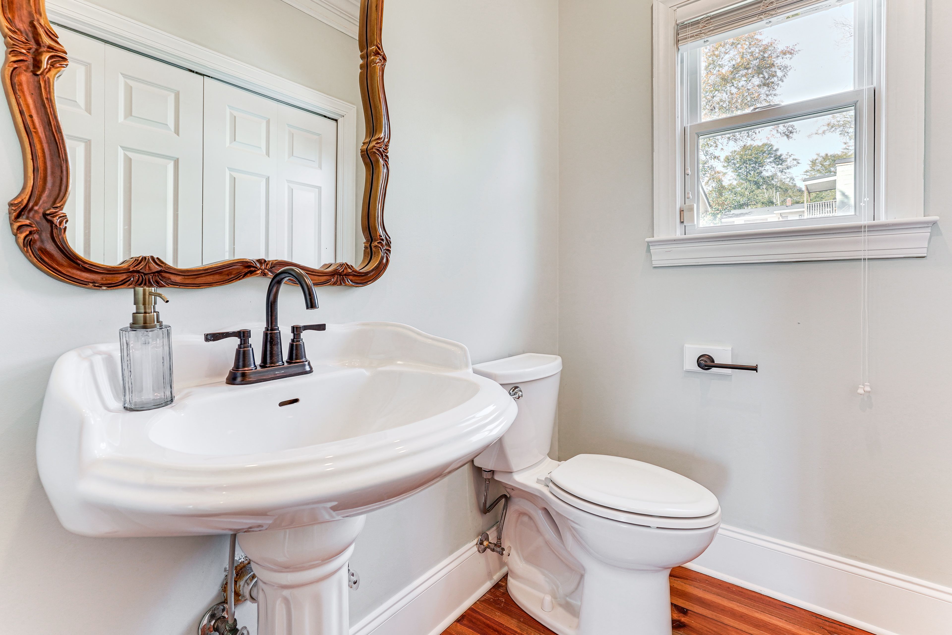 Half Bathroom | 1st Floor | Complimentary Toiletries | Towels Provided