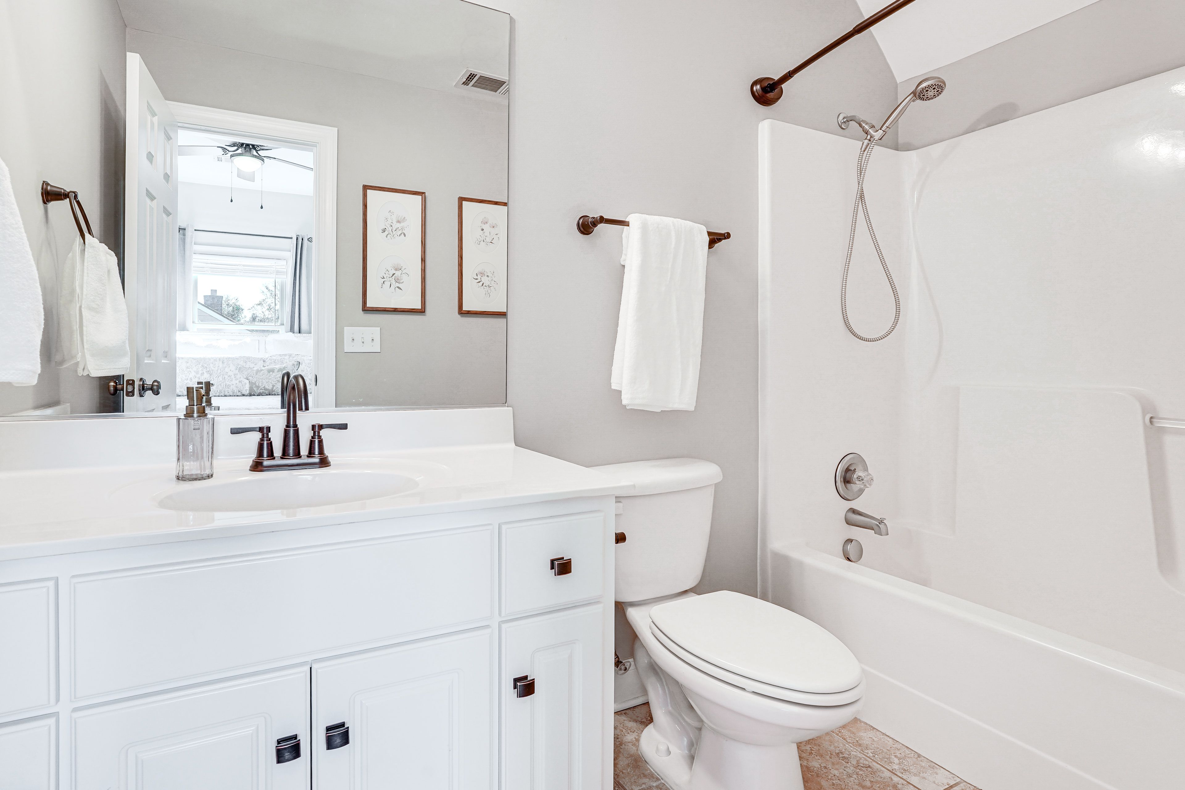 Full Bathroom | 2nd Floor