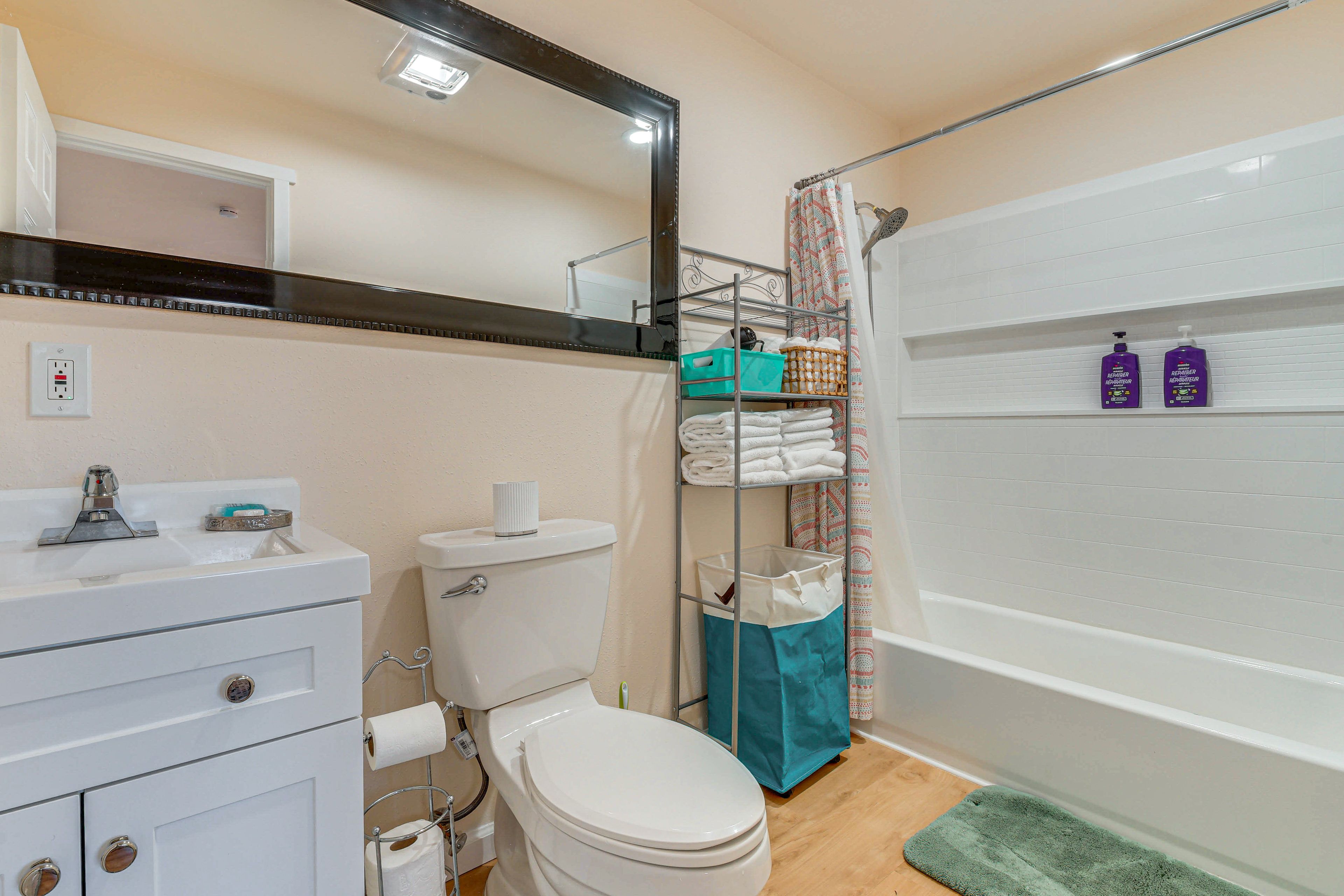 Bathroom | Towels Provided | Complimentary Toiletries | Hair Dryer