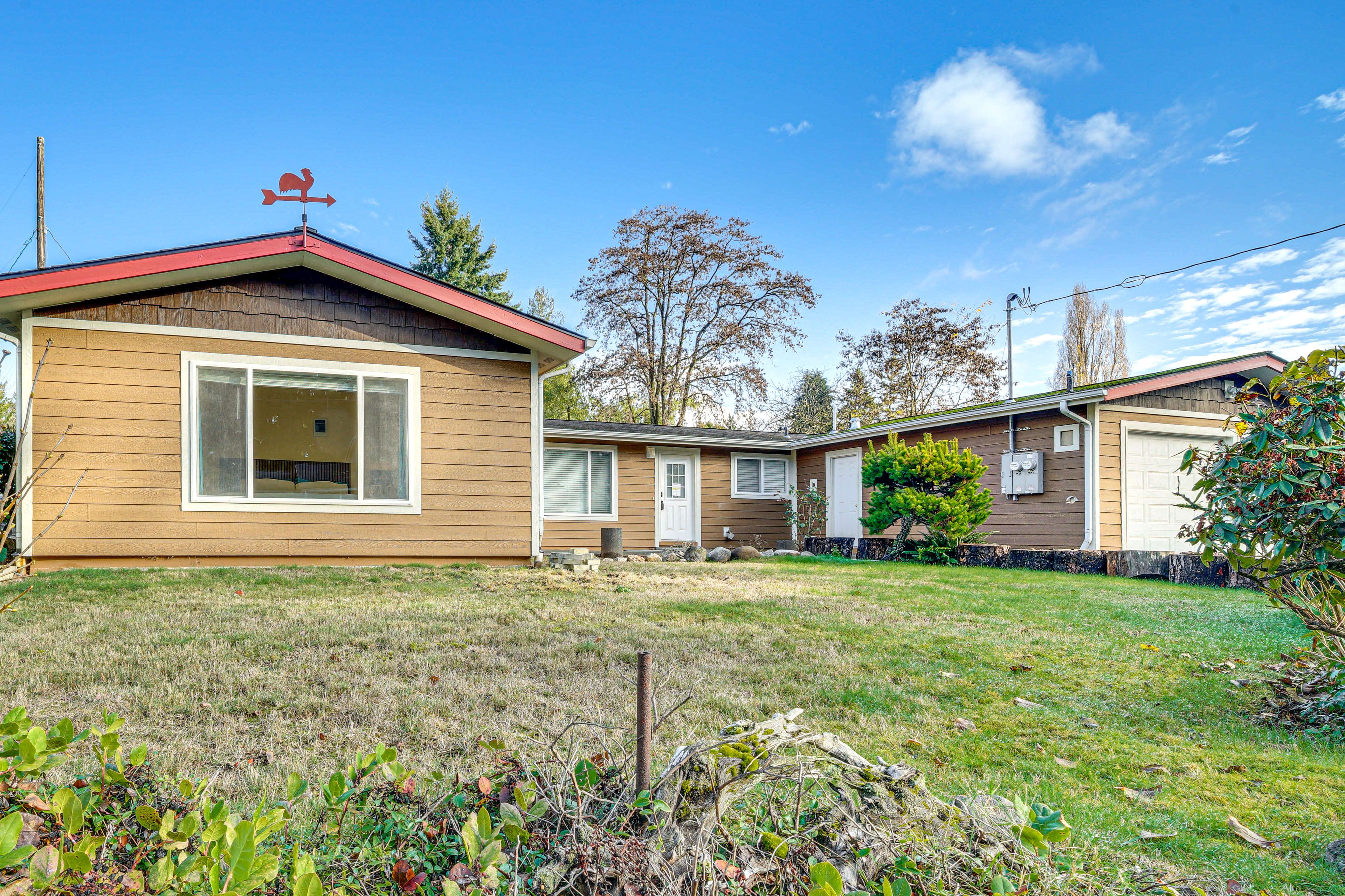 Property Exterior | Self Check-In | 6 Mi to the Outlet Collection Seattle