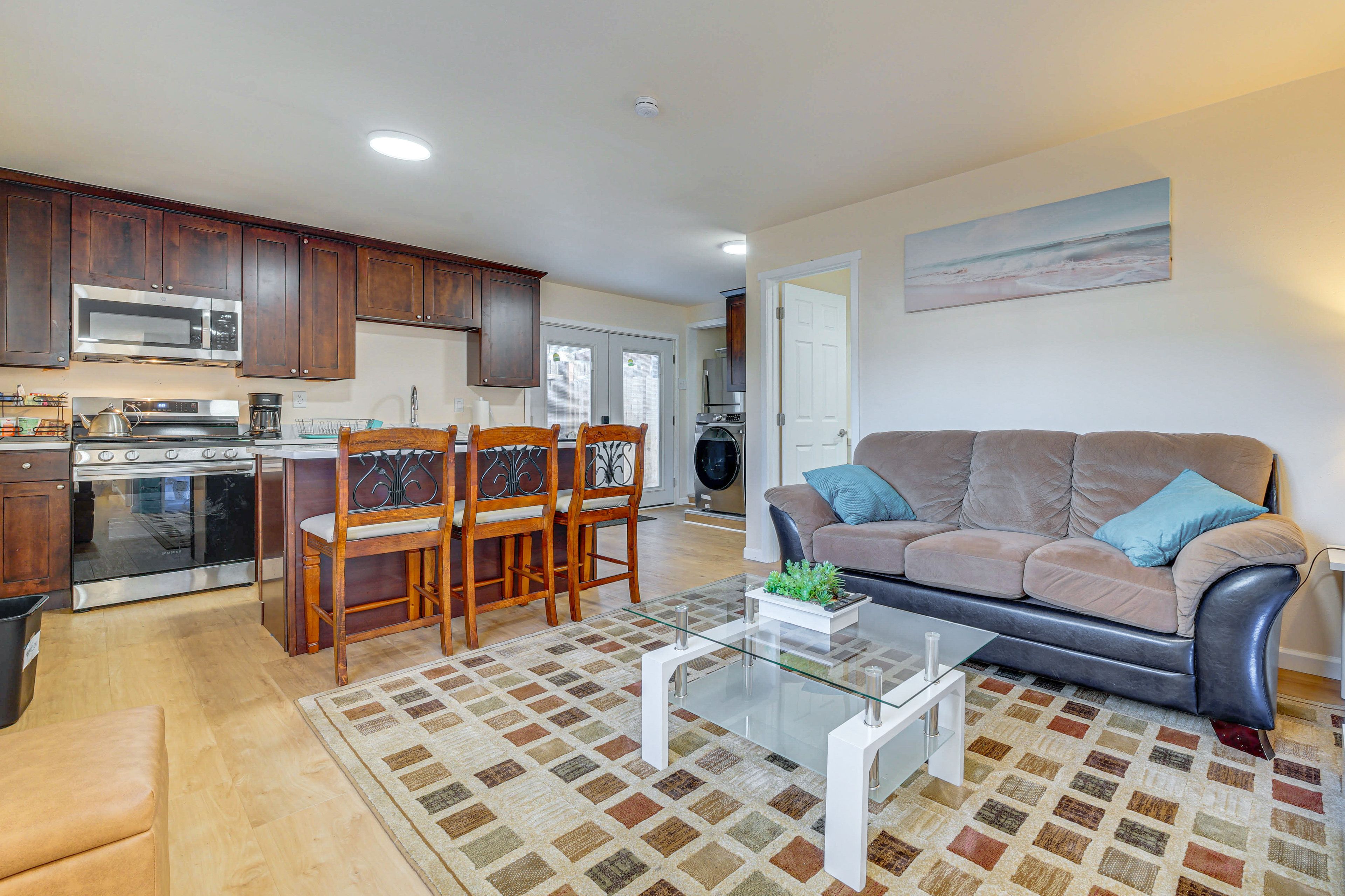 Federal Way Vacation Rental | 2BR | 1BA | 1,200 Sq Ft | Step-Free Access