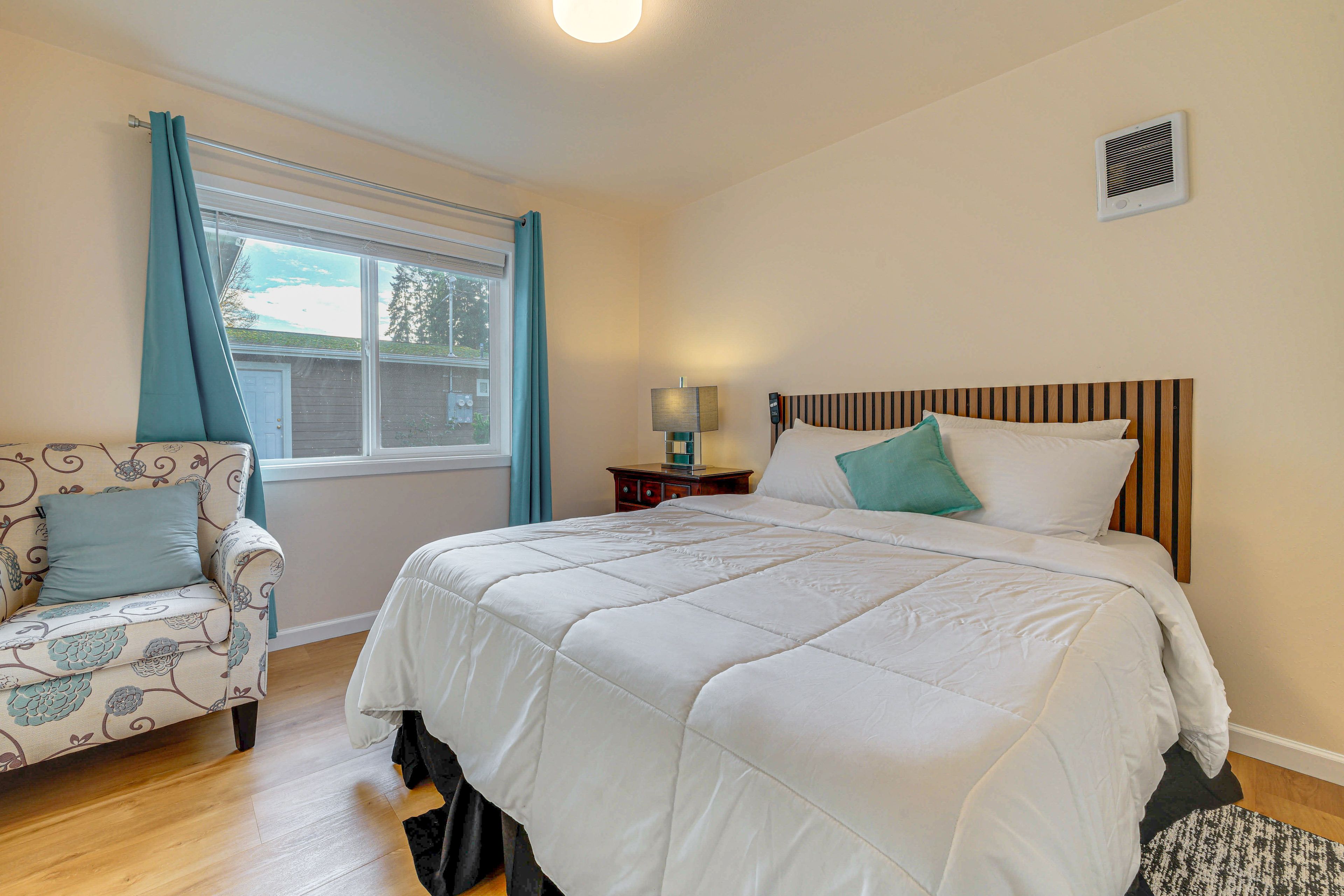 Bedroom 2 | Queen Bed