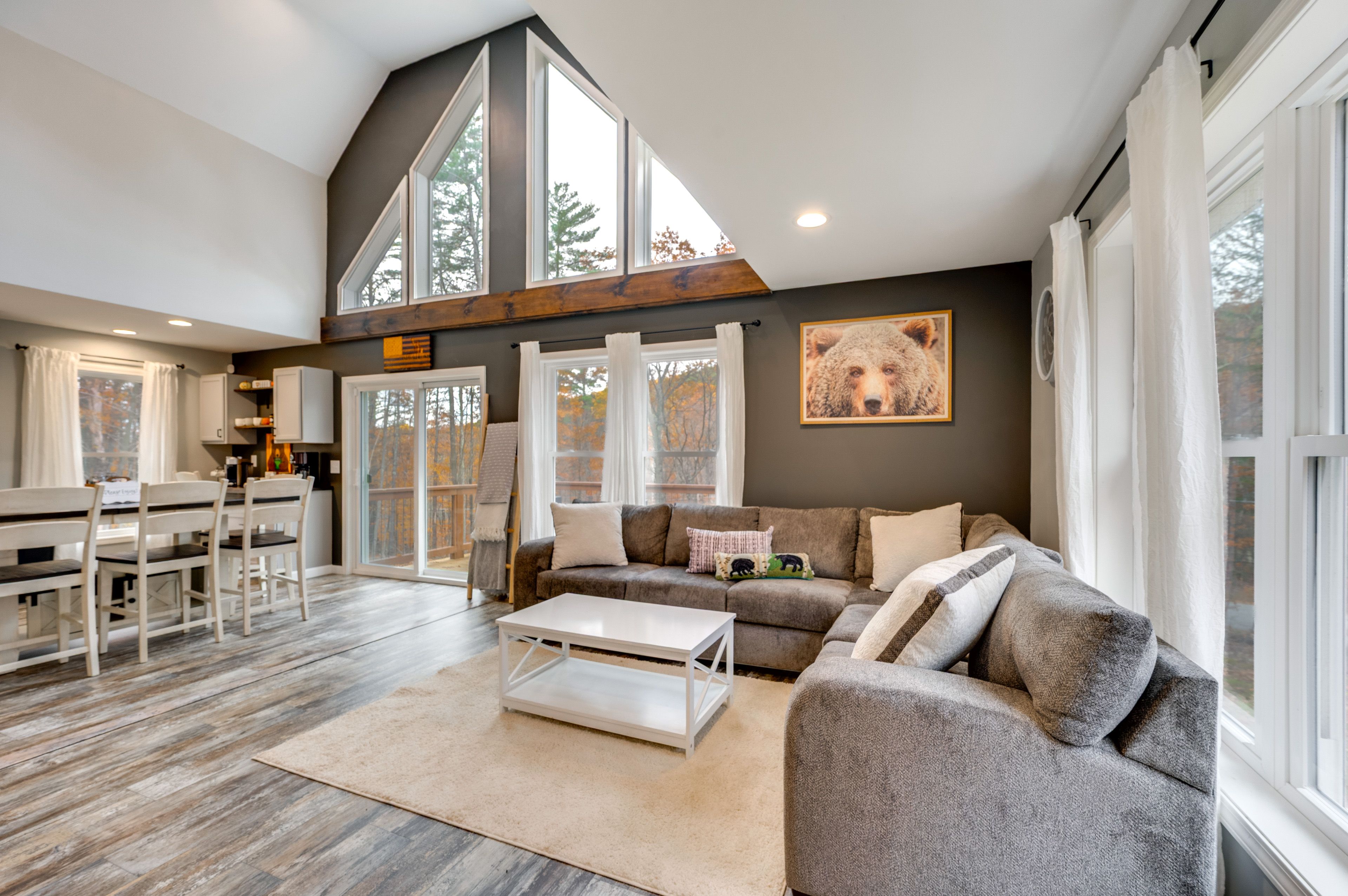 Living Room | Smart TV | Free WiFi