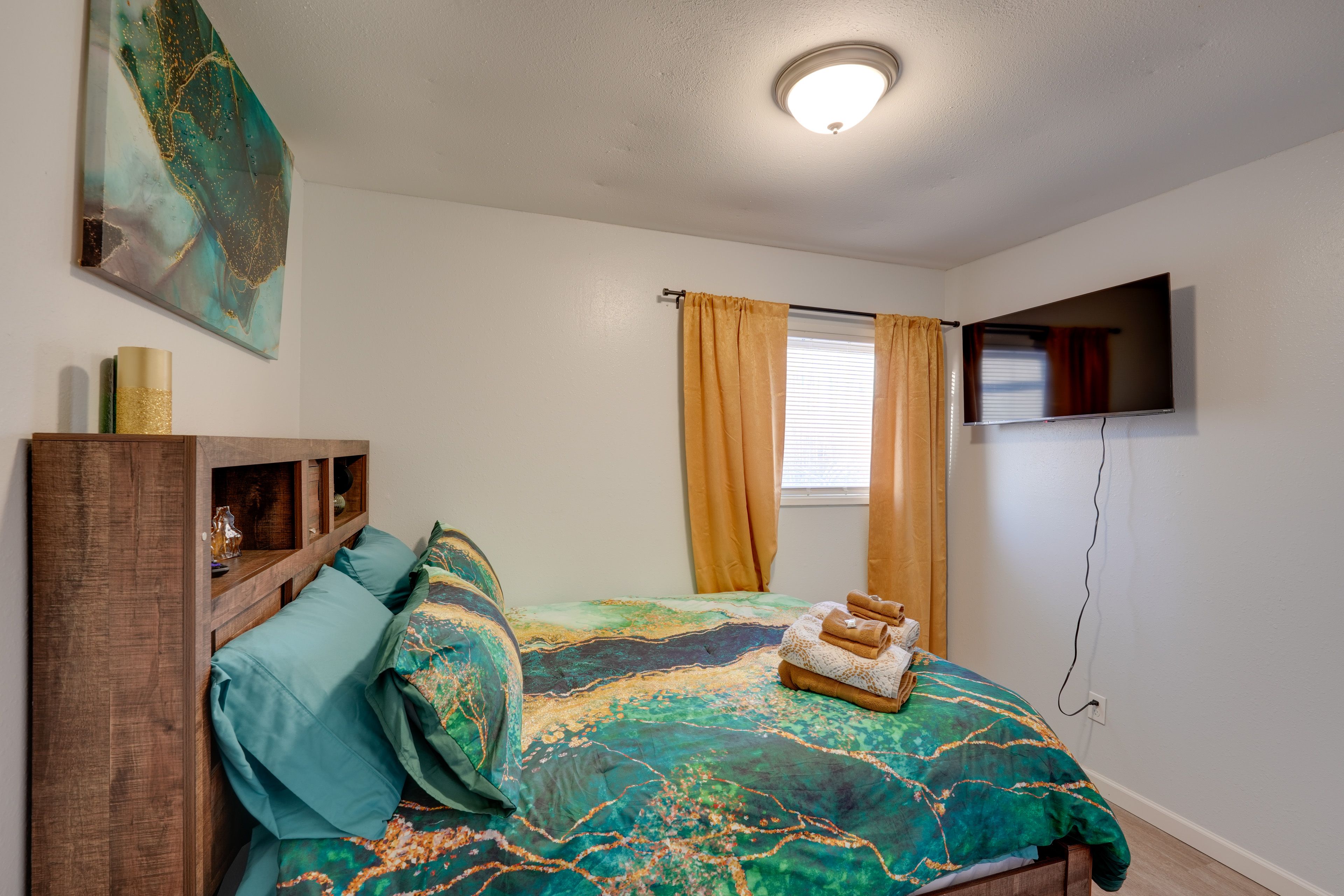 Bedroom 2 | Queen Bed | 2nd Floor