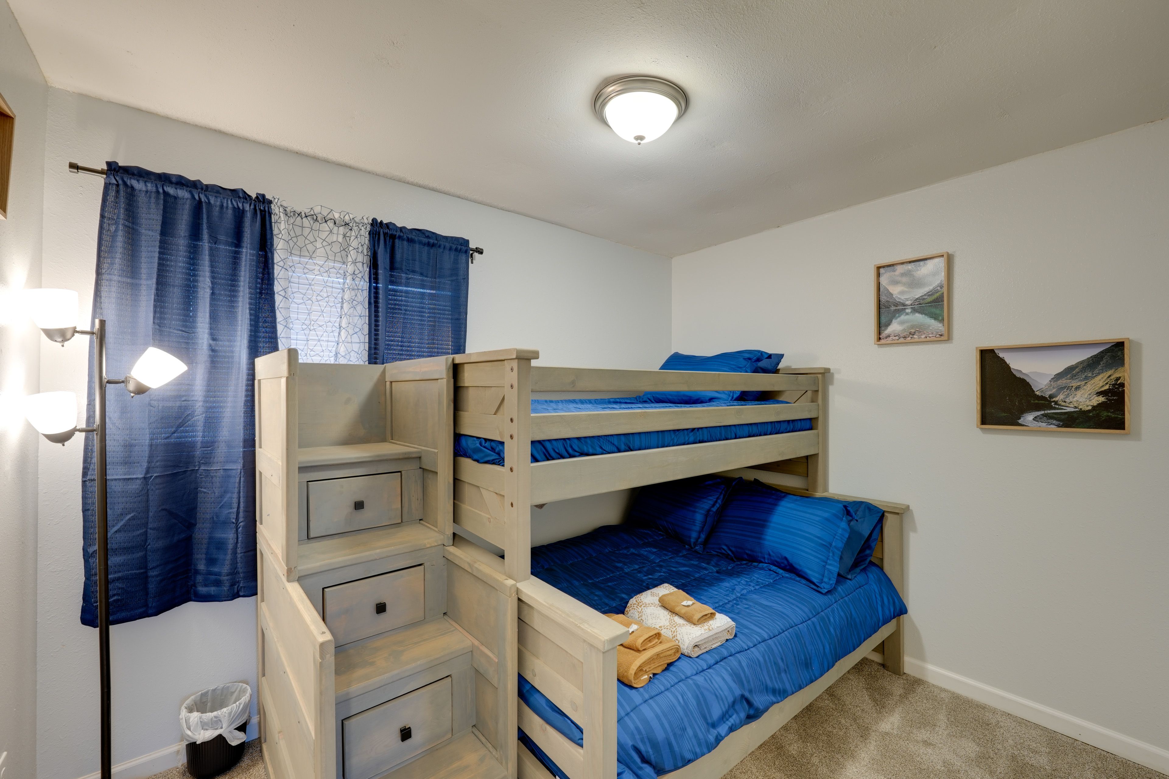 Bedroom 3 | Twin/Full Bunk Bed