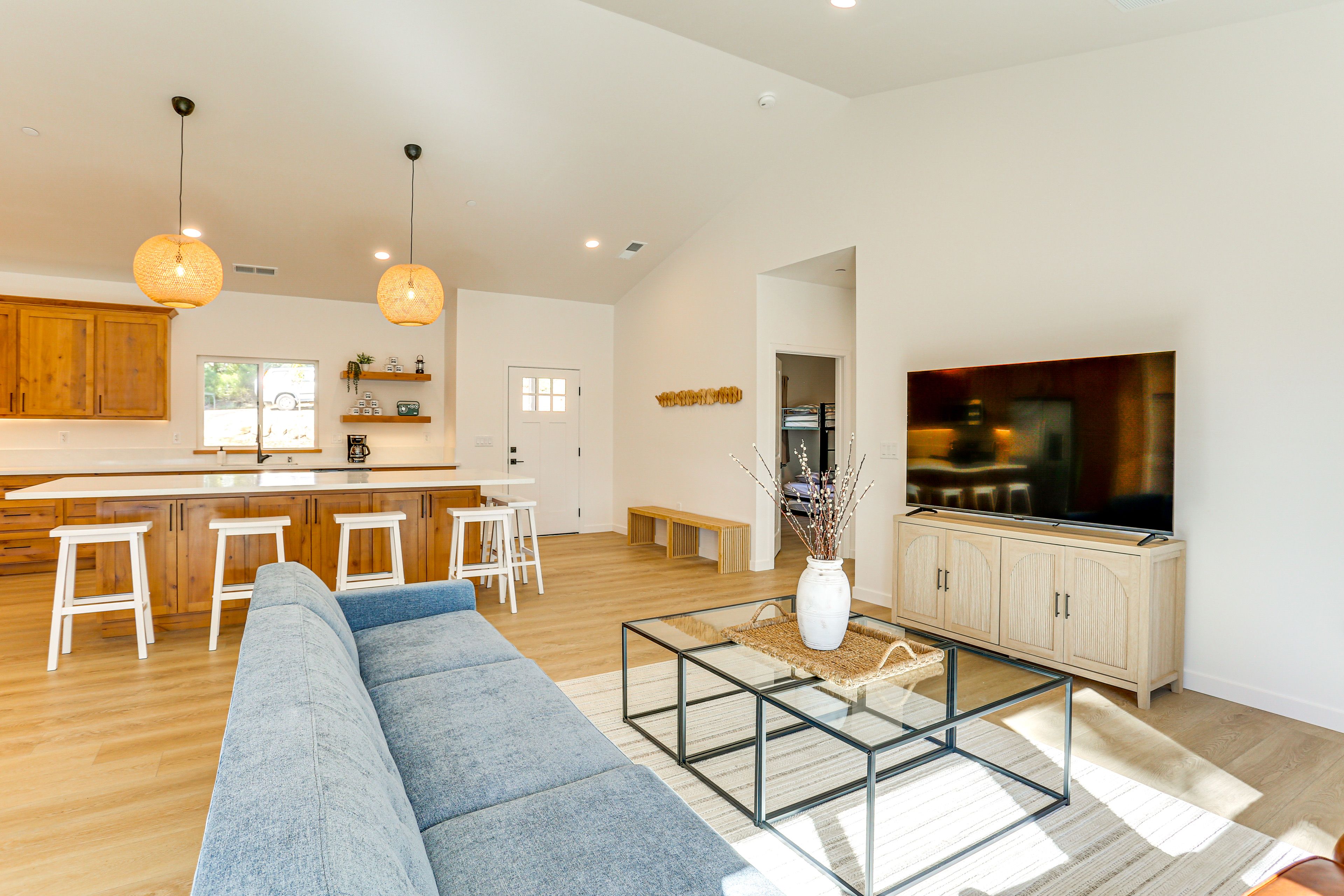 Living Room | Smart TV | Fireplace