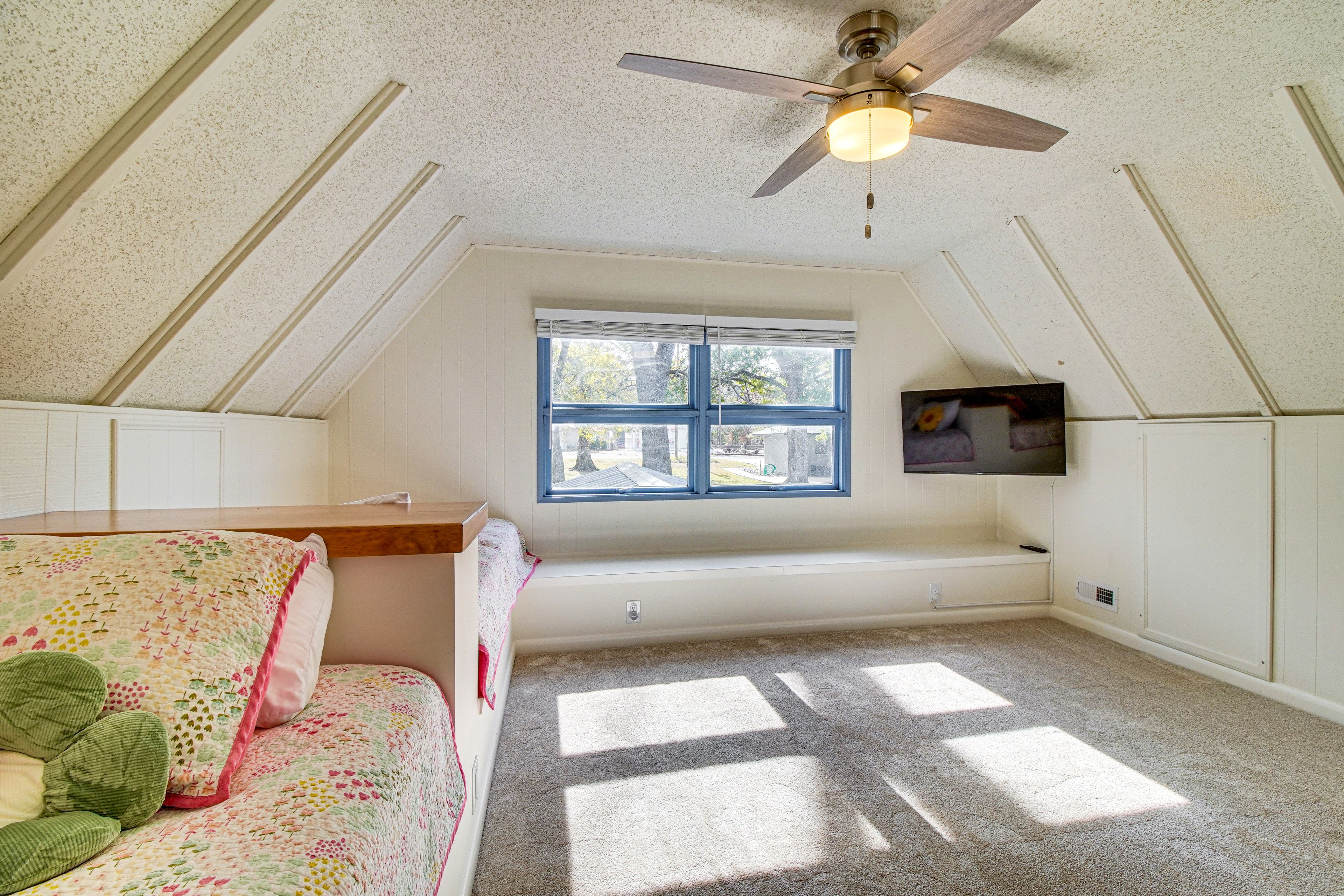 Loft | 2nd Floor | 2 Twin Beds