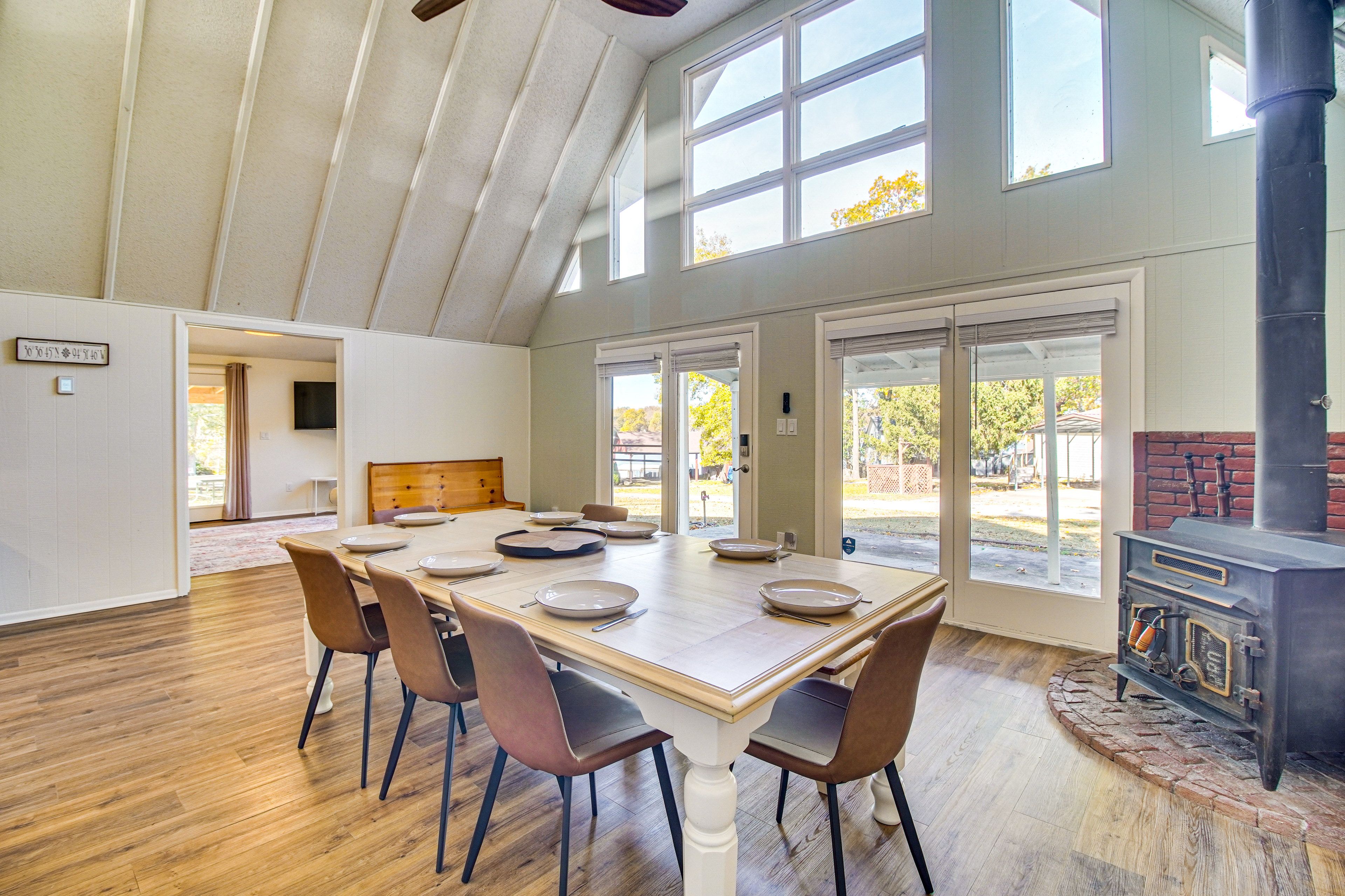 Dining Area | Dishware/Flatware