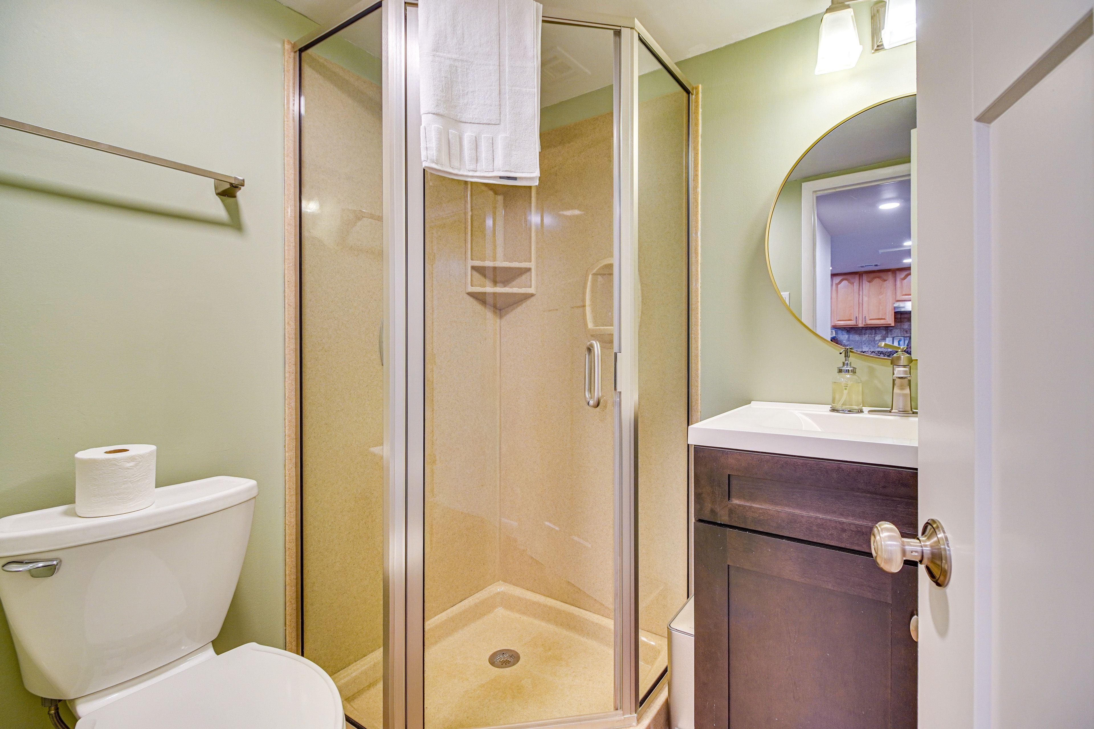 Full Bathroom | 1st Floor