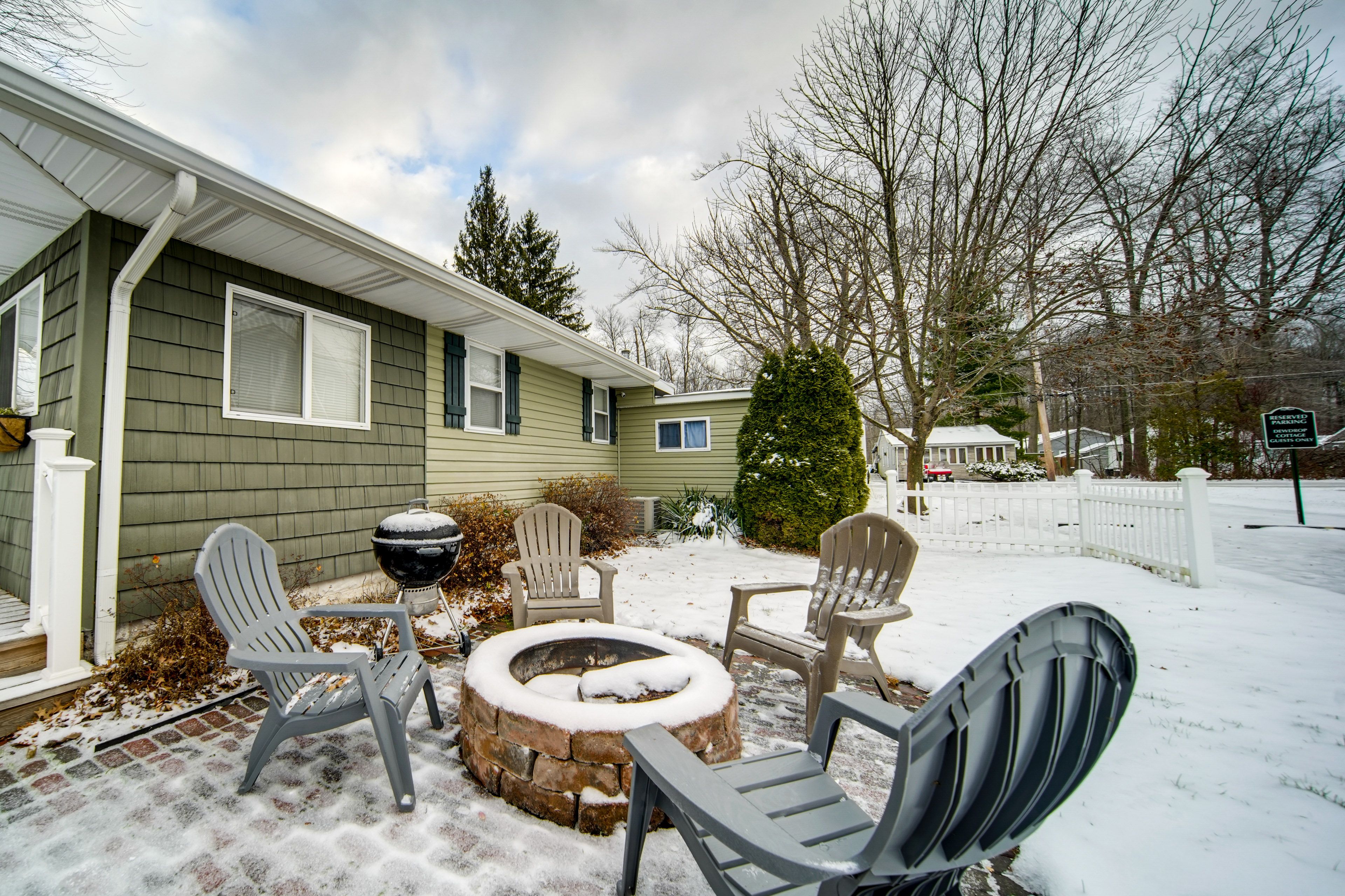 Patio | Wood-Burning Fire Pit | Charcoal Grill