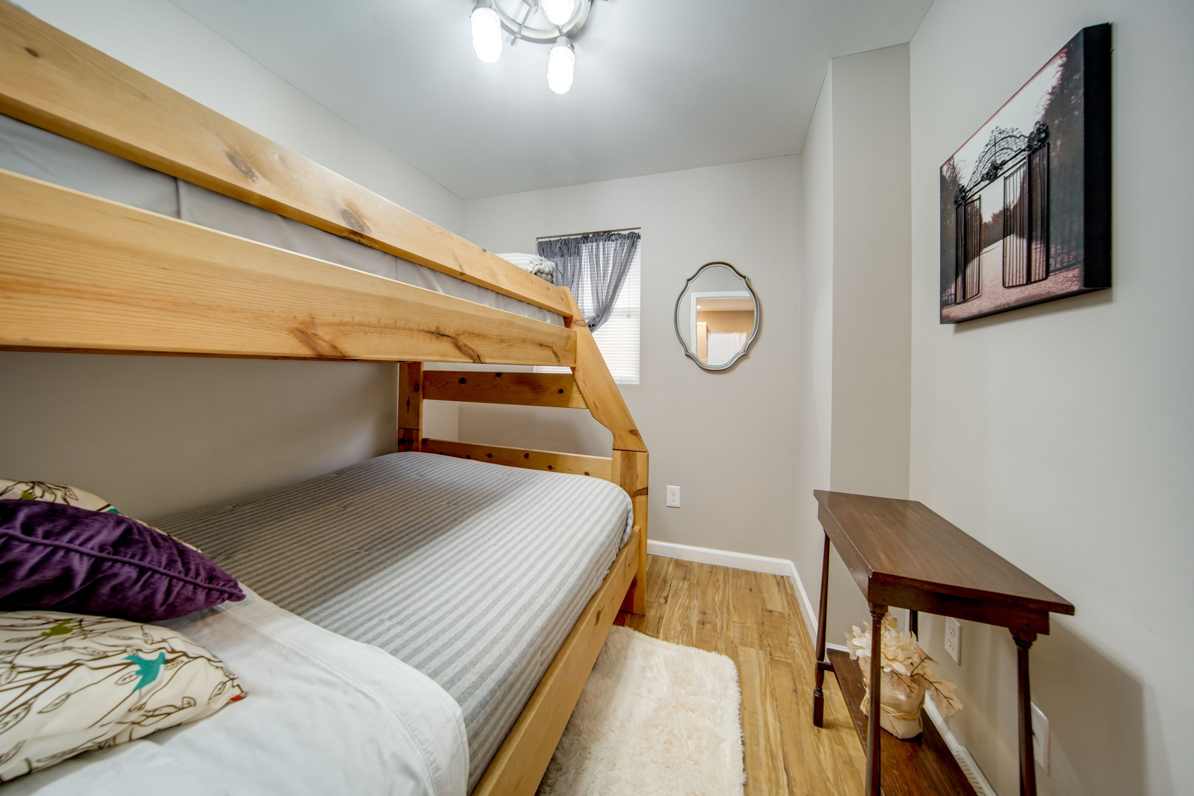Bedroom 2 | Twin/Full Bunk Bed
