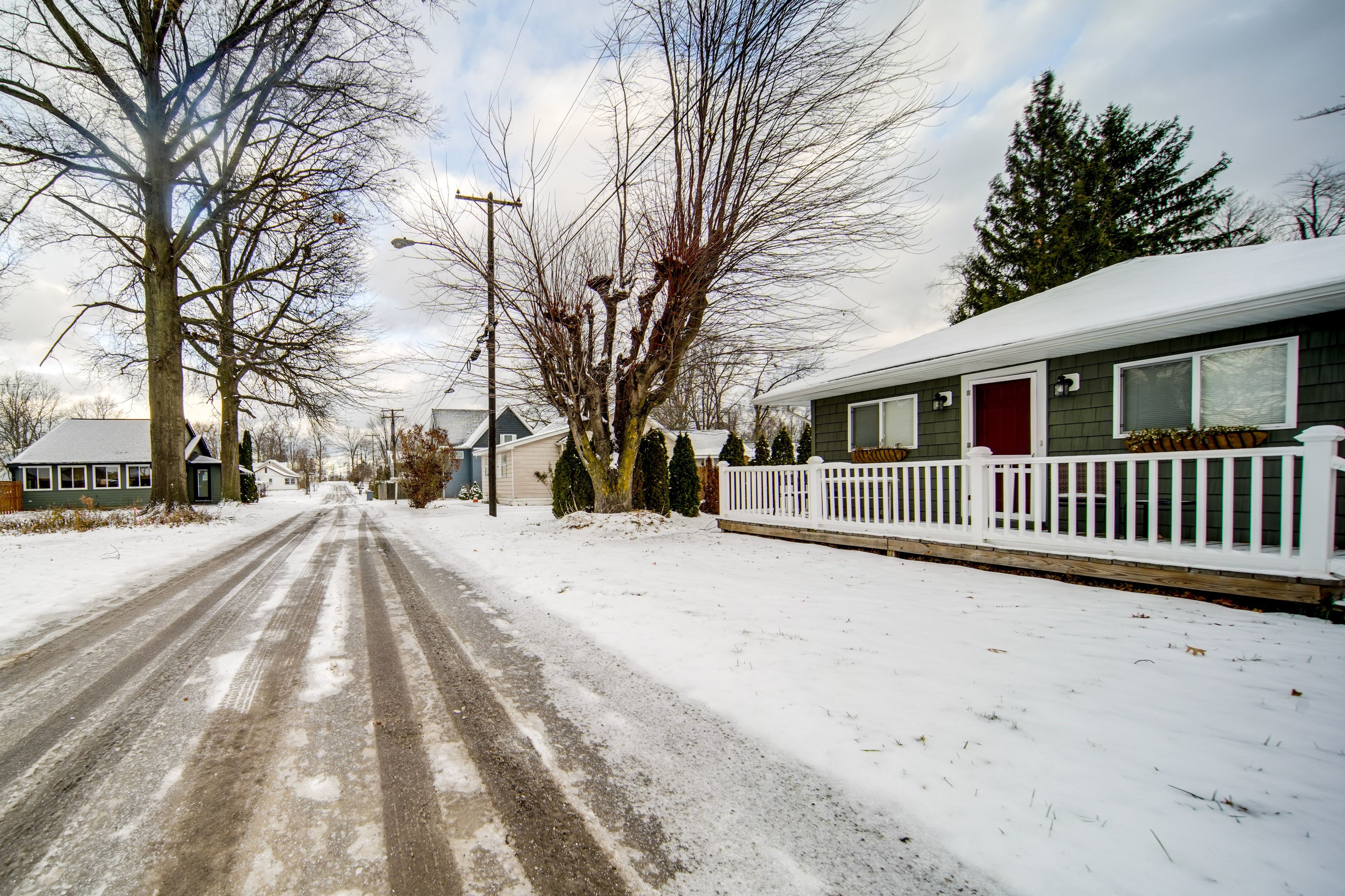 Home Exterior | Parking | Driveway (3 Vehicles) | RV Parking