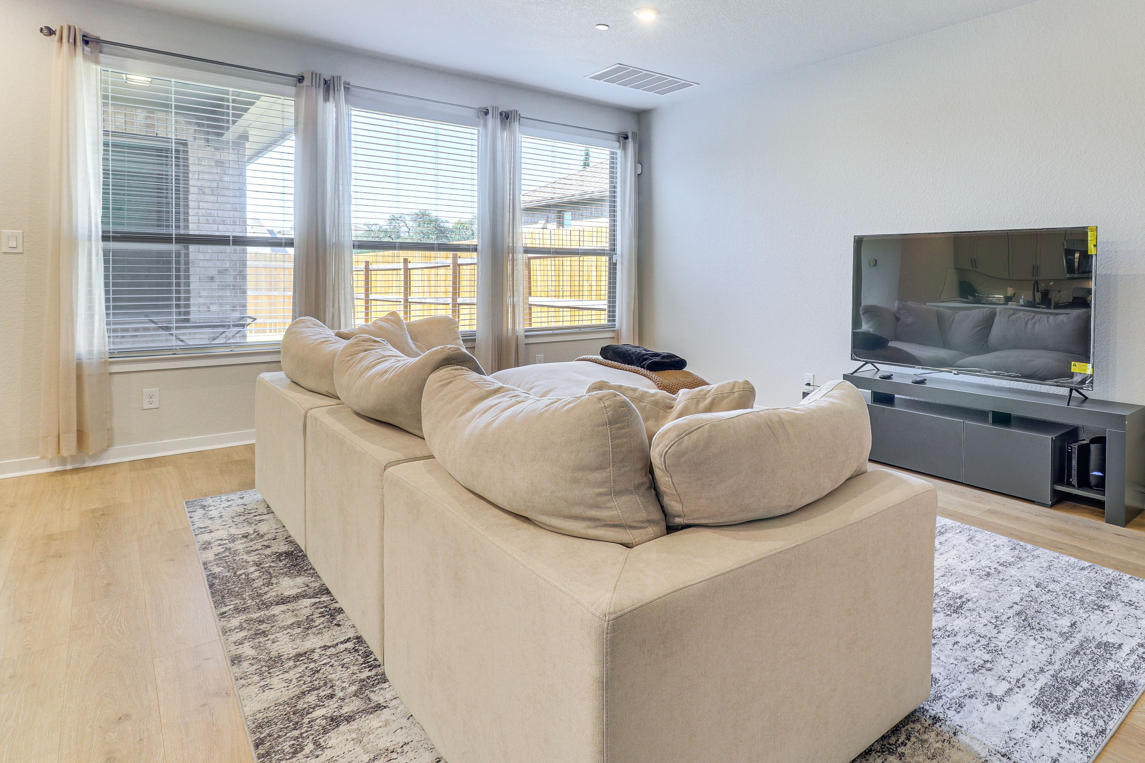 Living Room | 1st Floor | Smart TV