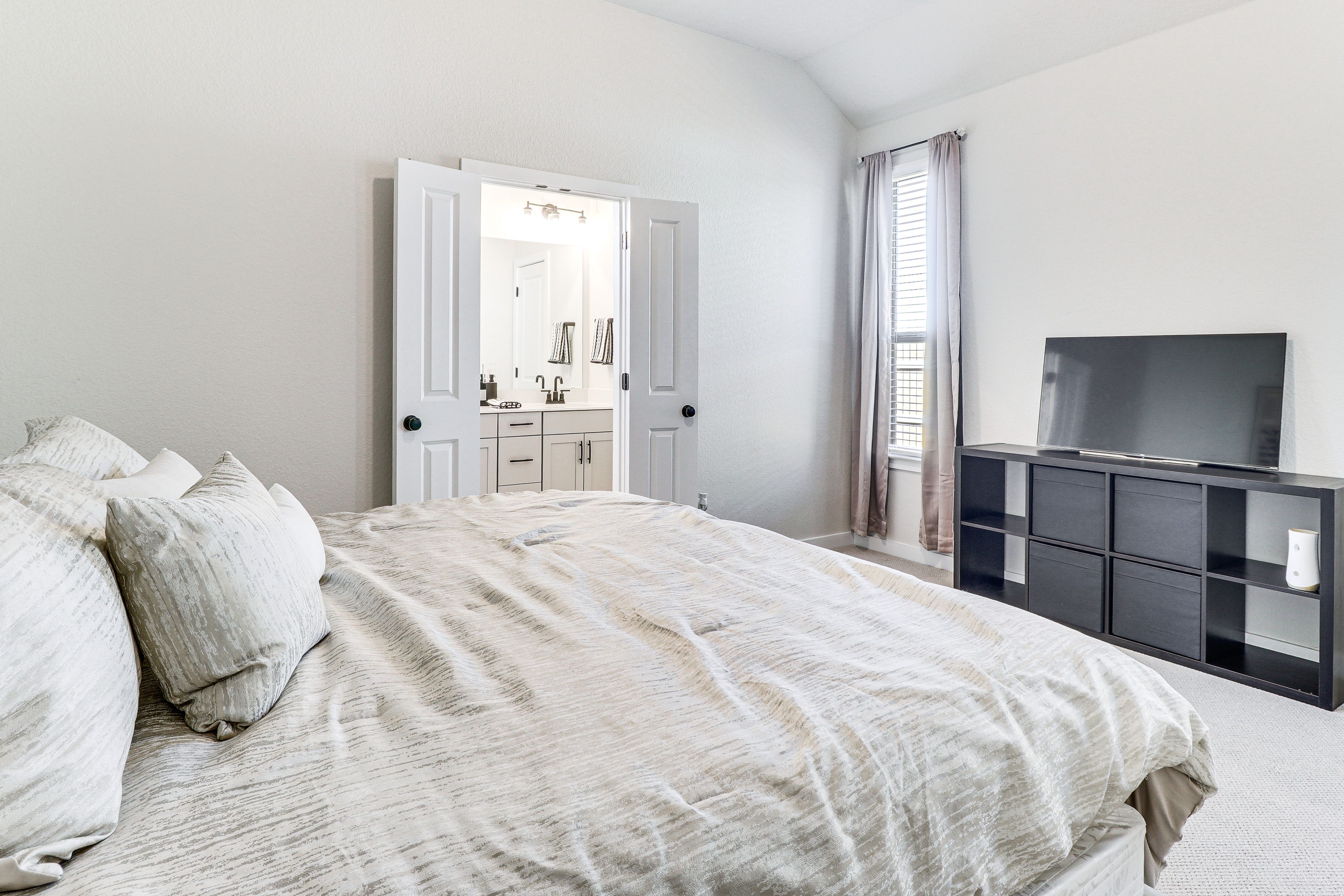 Bedroom 1 | King Bed | 2nd Floor