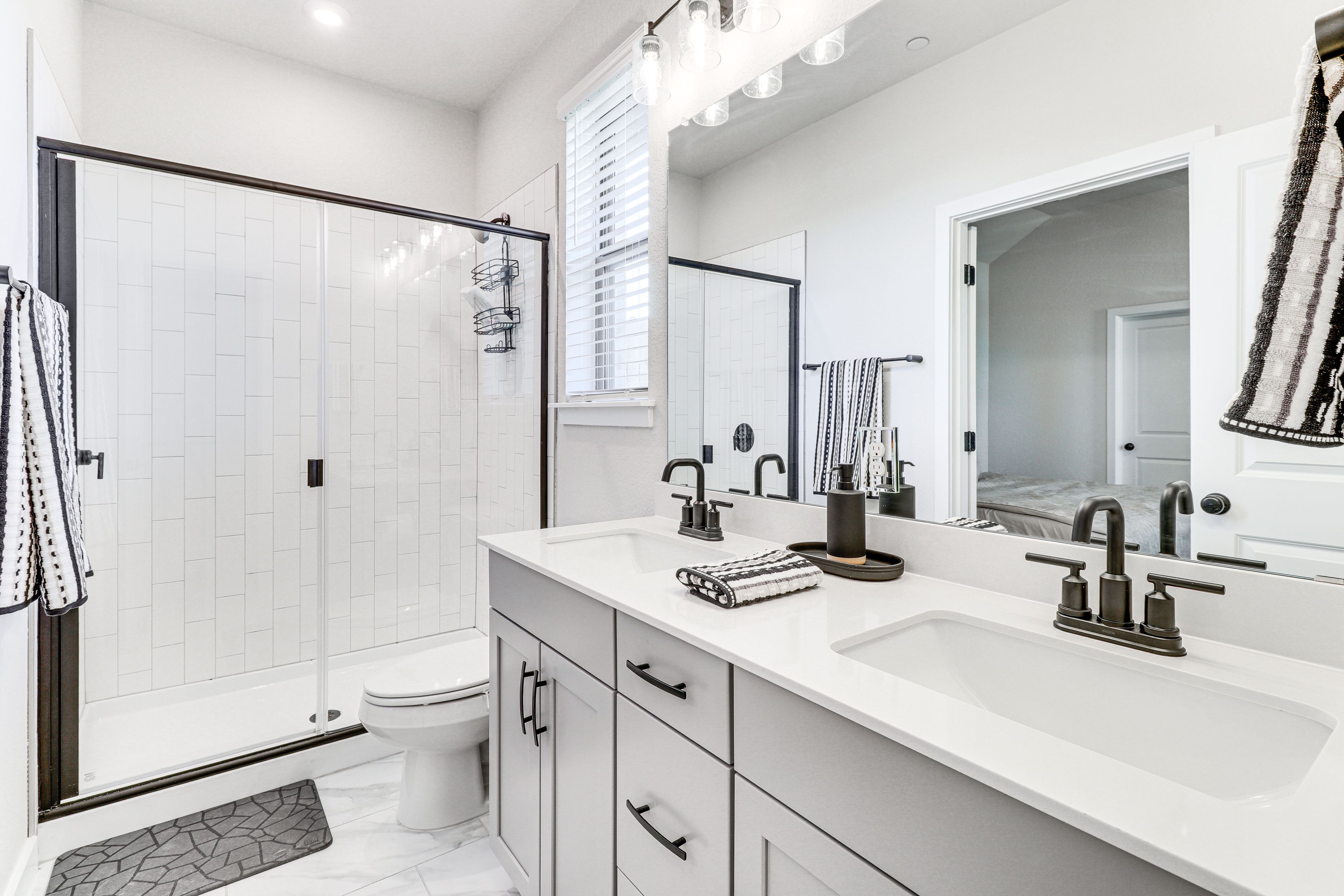 En-Suite Bathroom | 2nd Floor