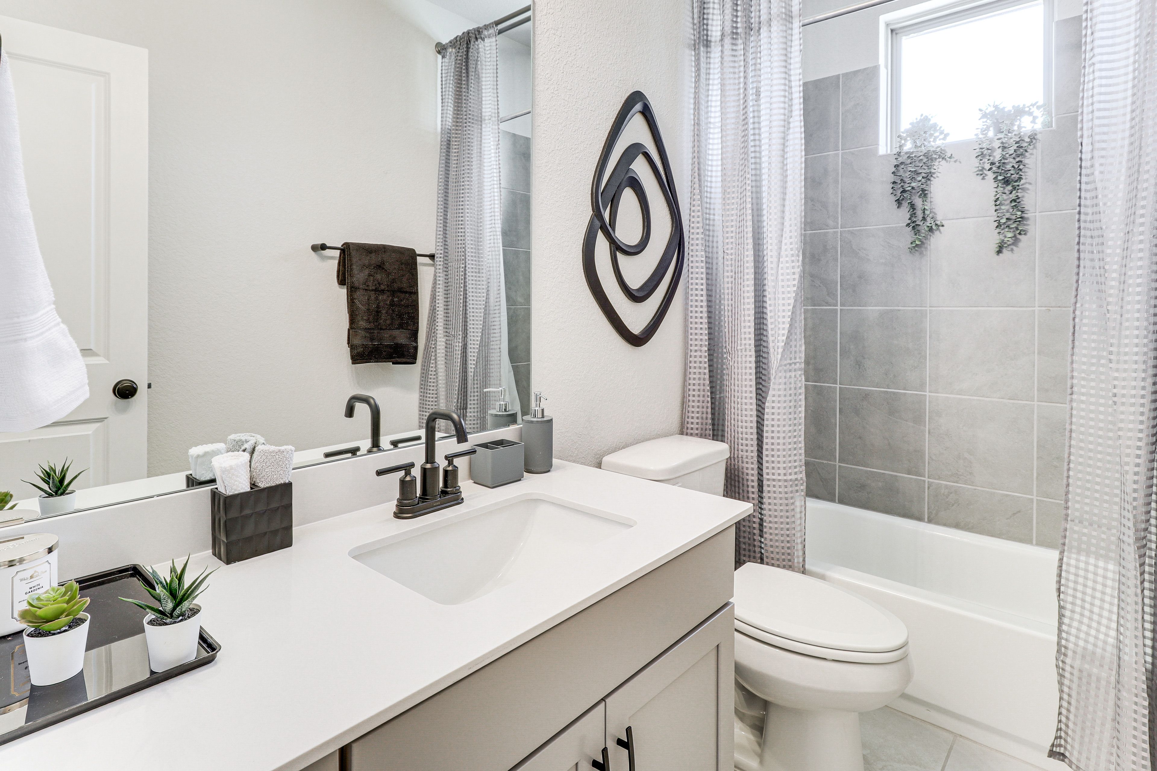 Full Bathroom | 2nd Floor