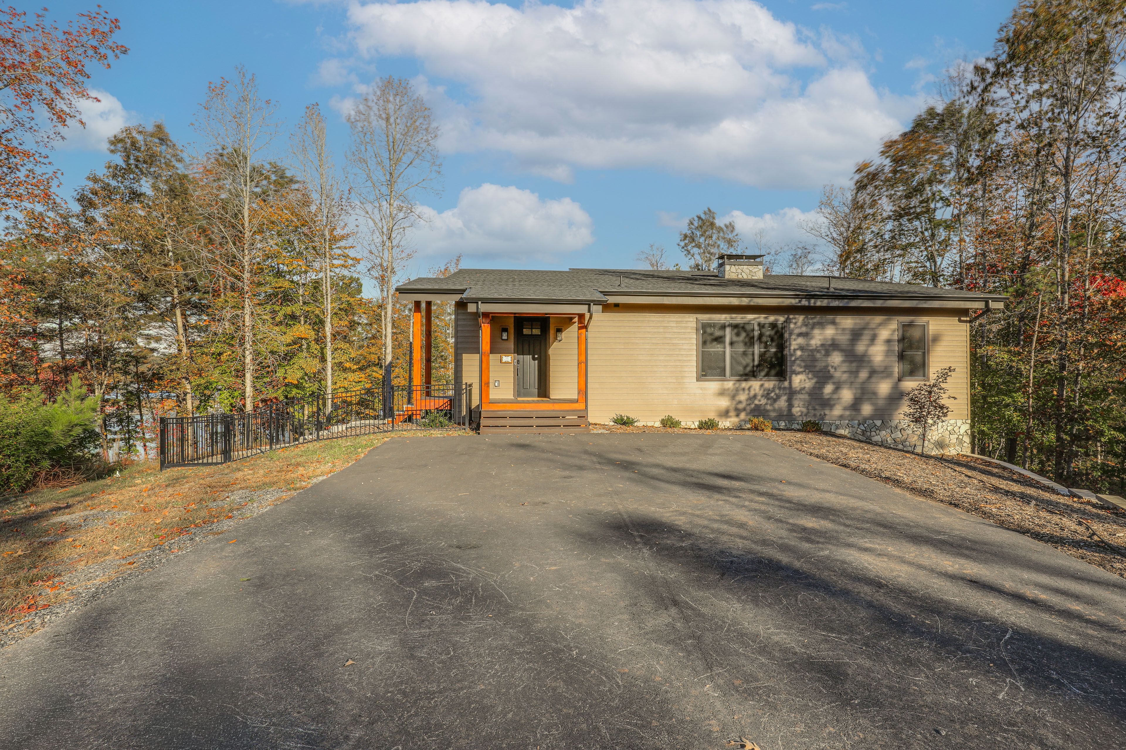 Parking | Driveway (3 Vehicles)