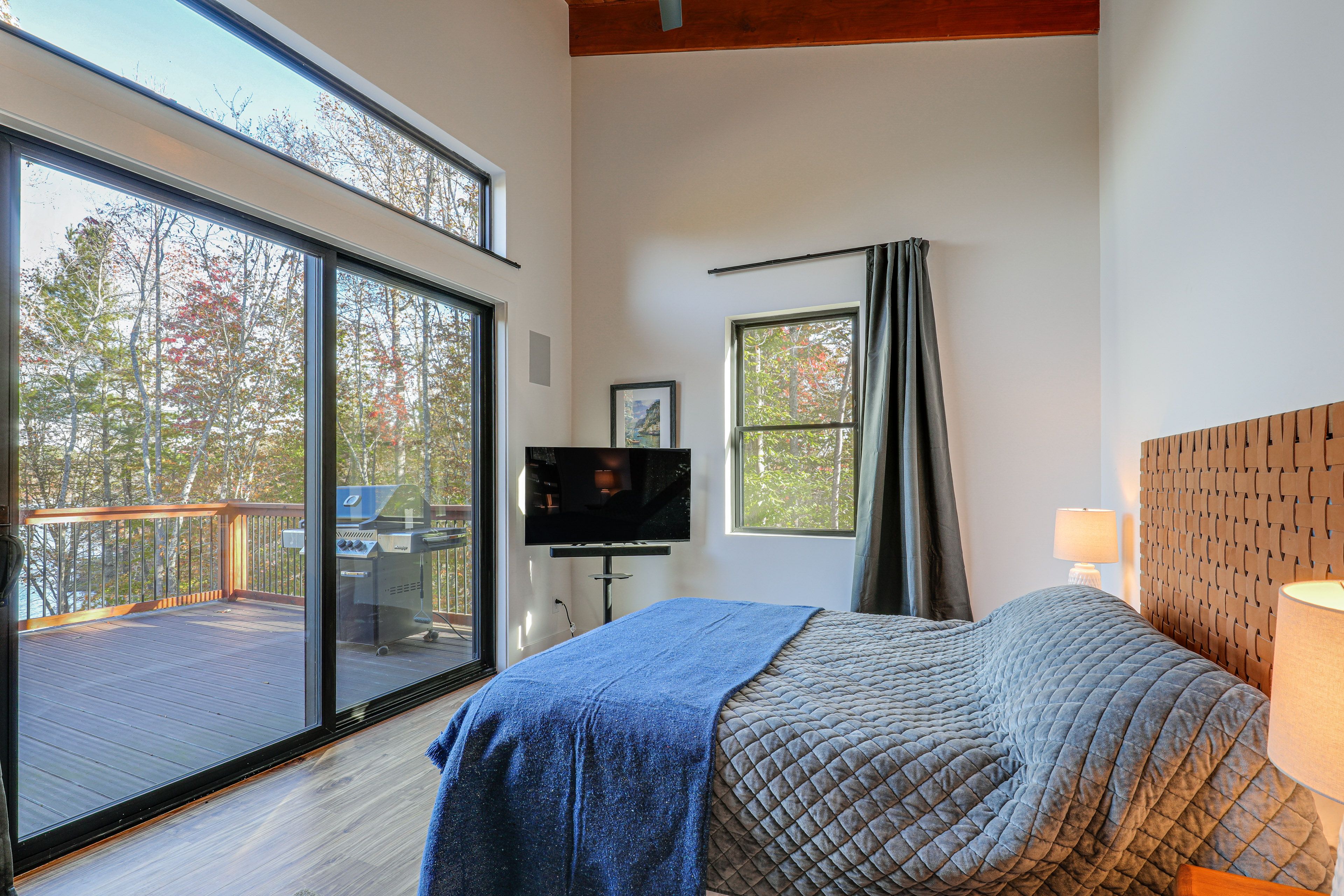 Bedroom 1 | Main Level | Queen Bed | Smart TV | Fireplace | Linens Provided