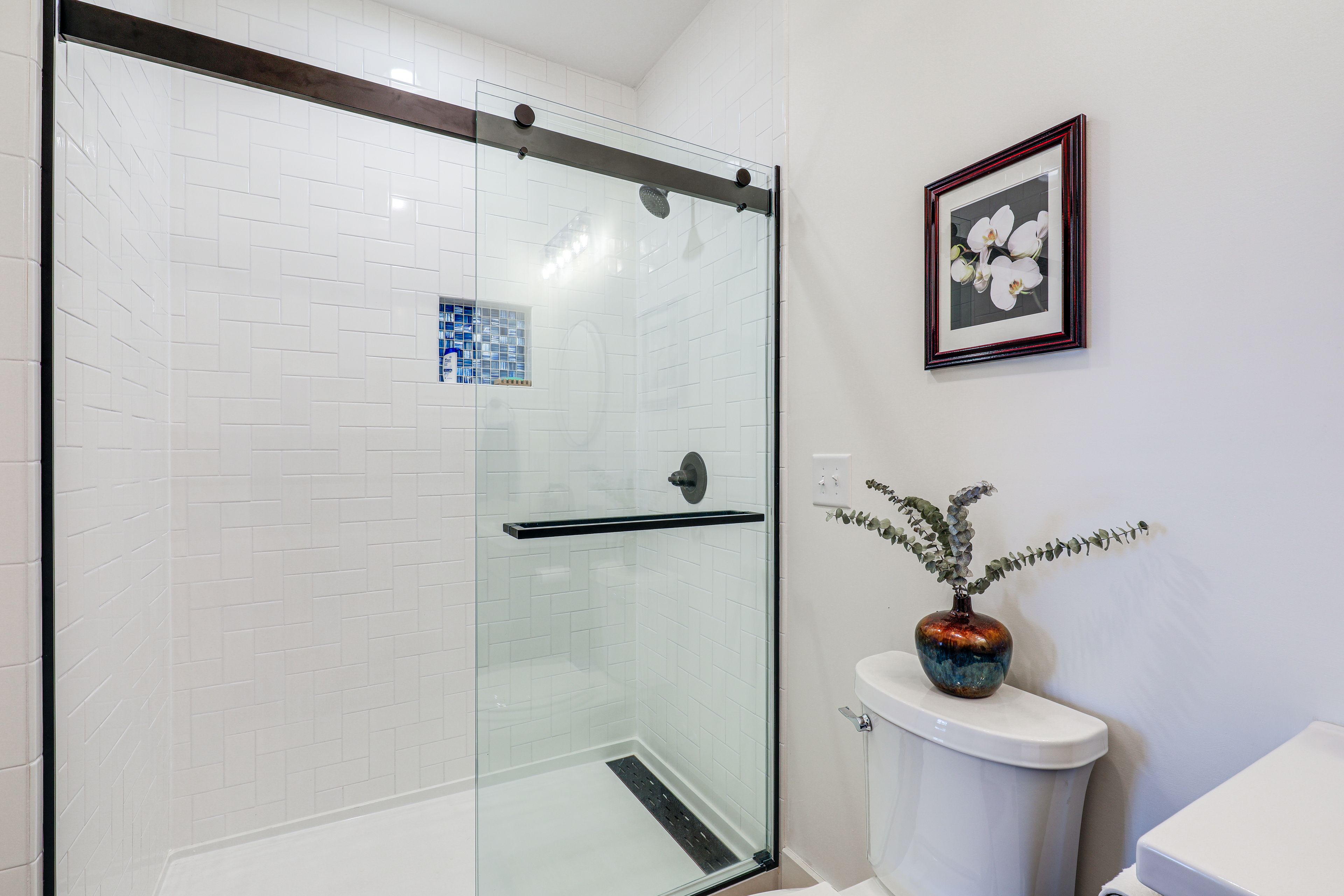 En-Suite Bathroom | Lower Level | Complimentary Toiletries | Hair Dryer