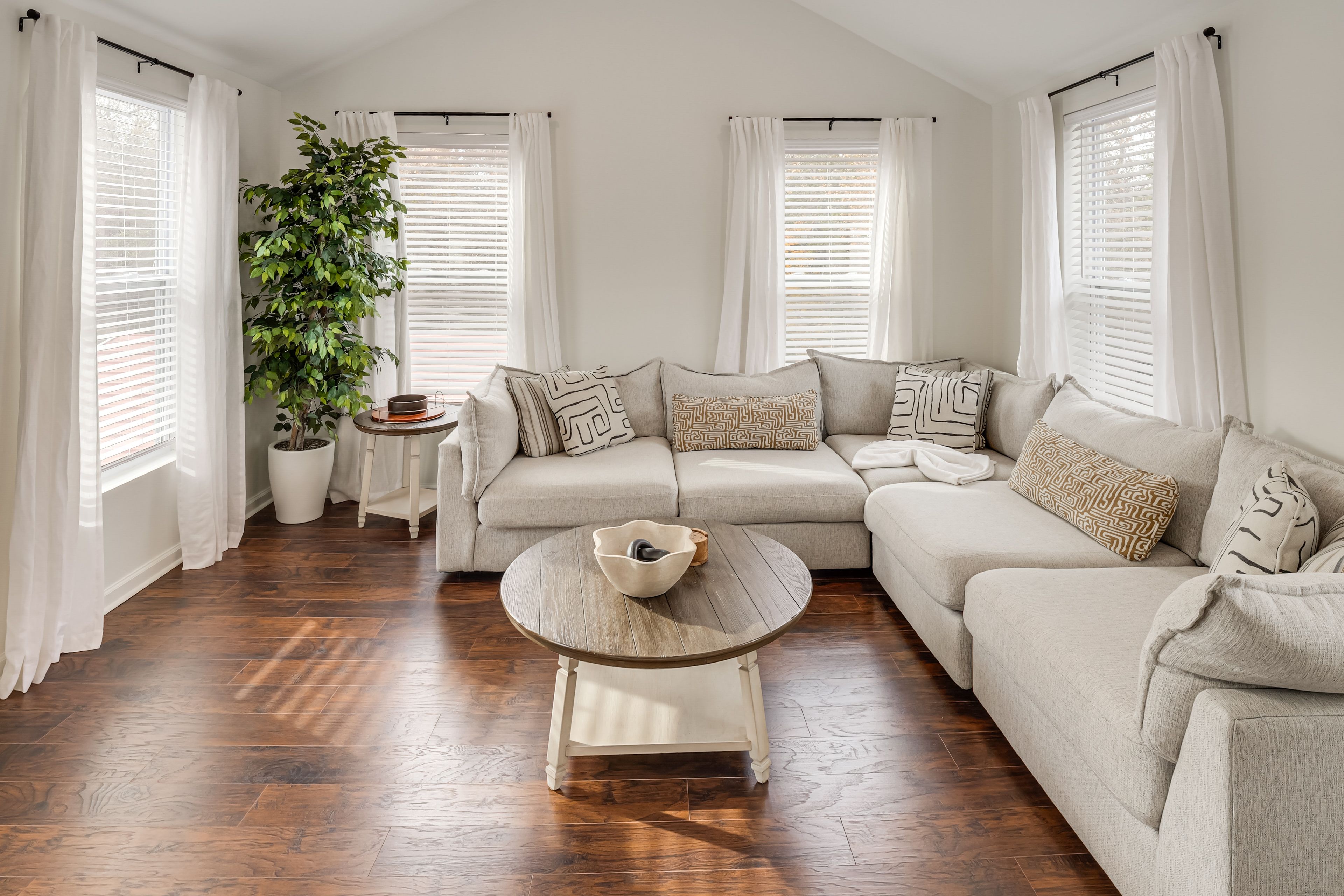 Living Room | Smart TV | Free WiFi