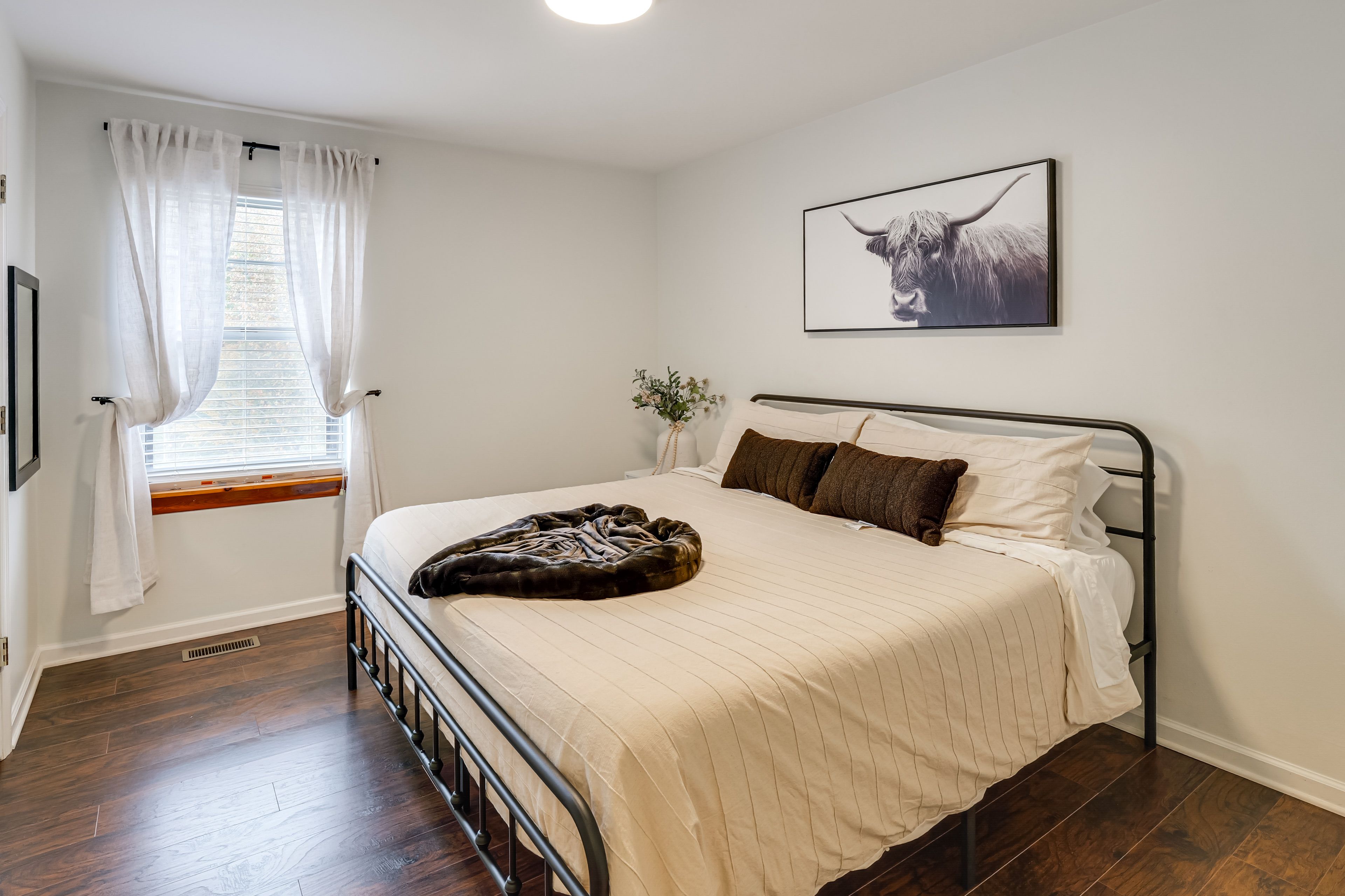 Bedroom 1 | King Bed | Linens | Main Level