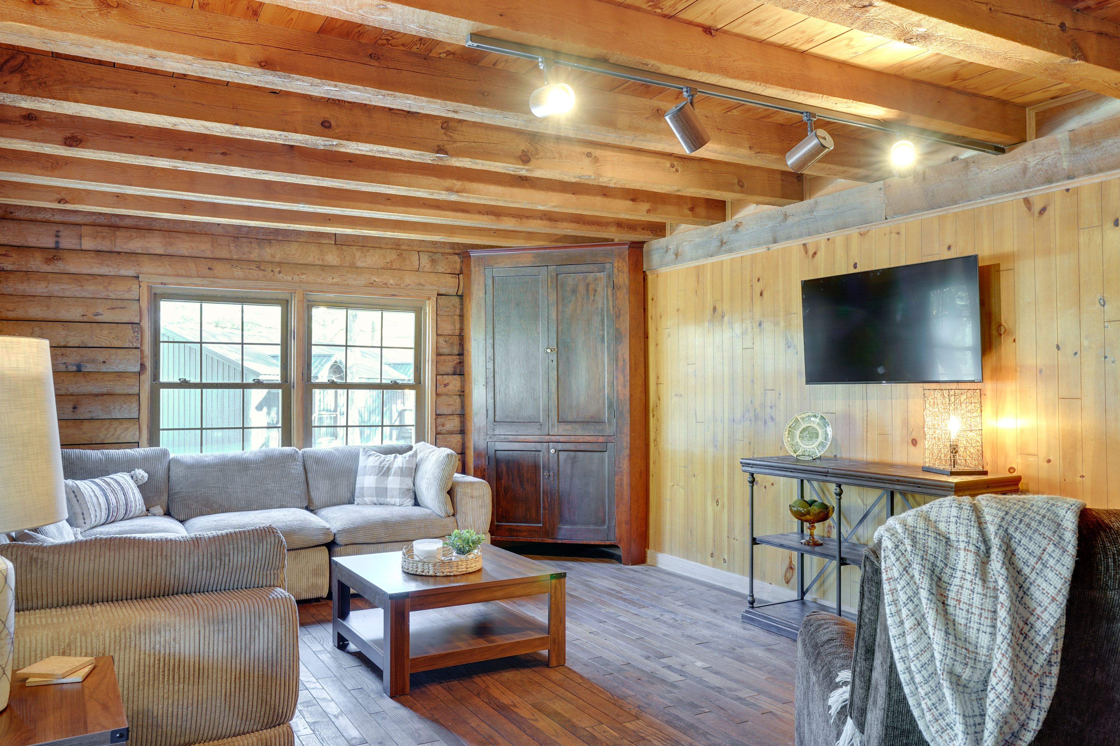 Living Room | 1st Floor | Central A/C & Heat | Smart TV | Free WiFi