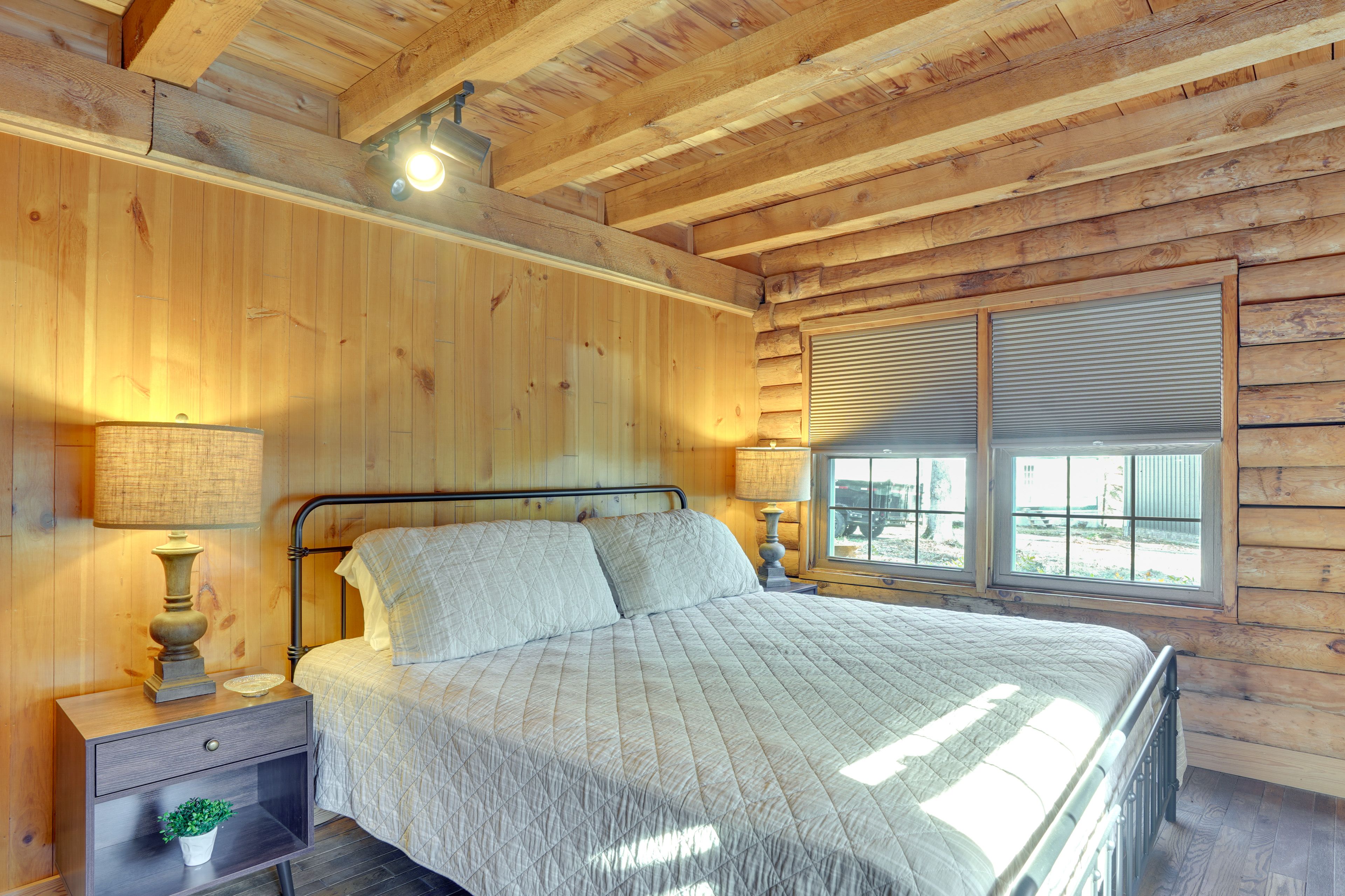 Bedroom 1 | 1st Floor | King Bed | Linens Provided