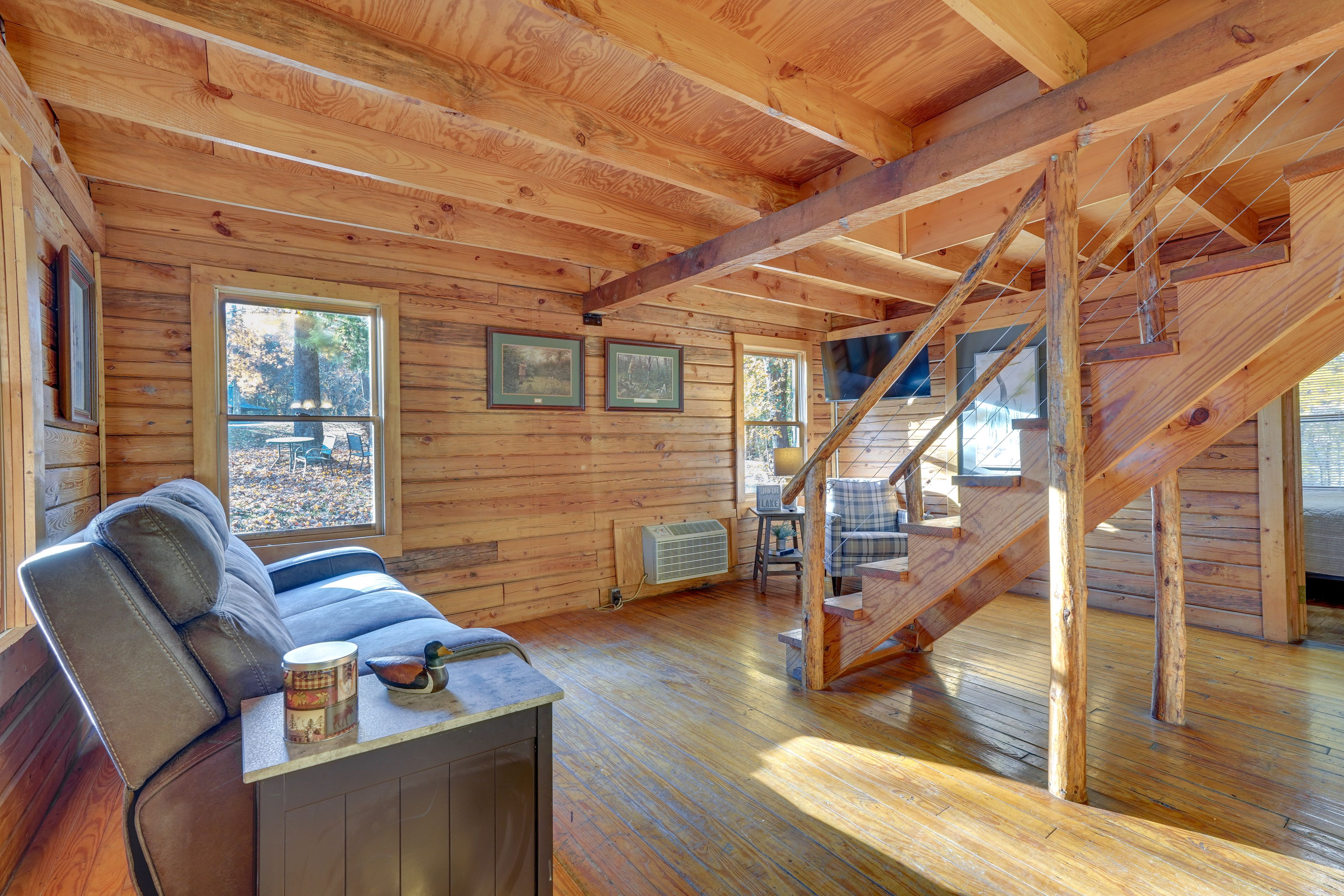 Living Room | 1st Floor | Smart TV | Free WiFi | Central A/C & Heating