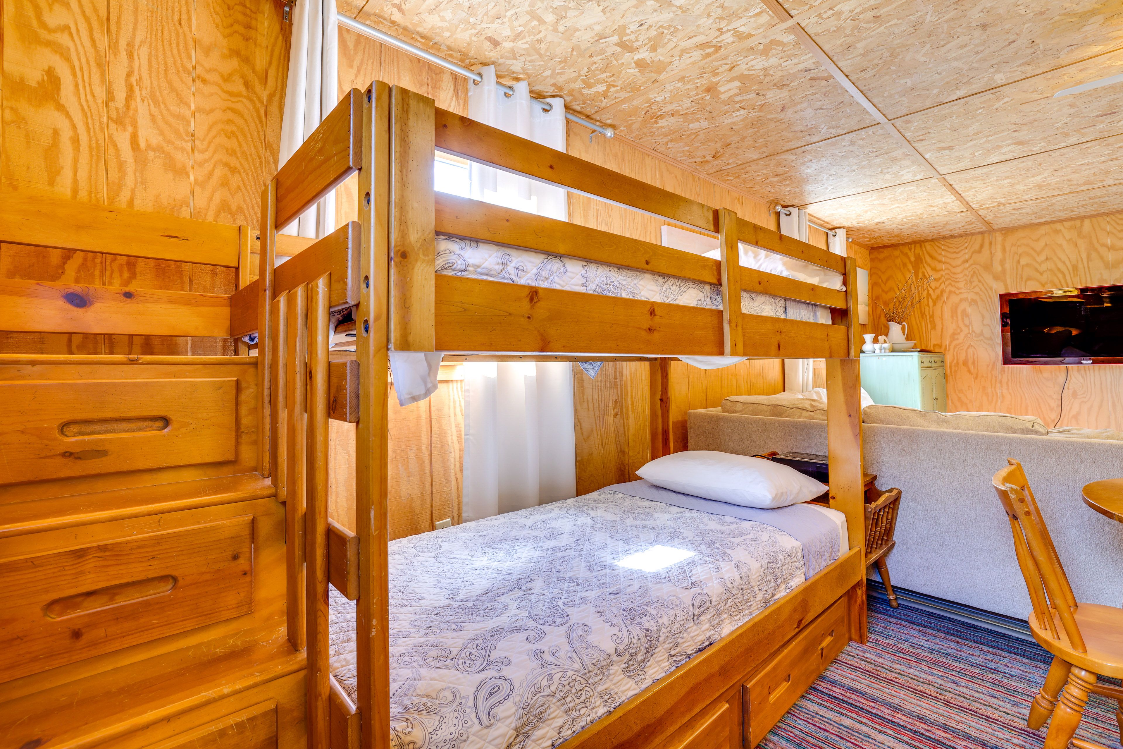 Studio | Twin Bunk Bed