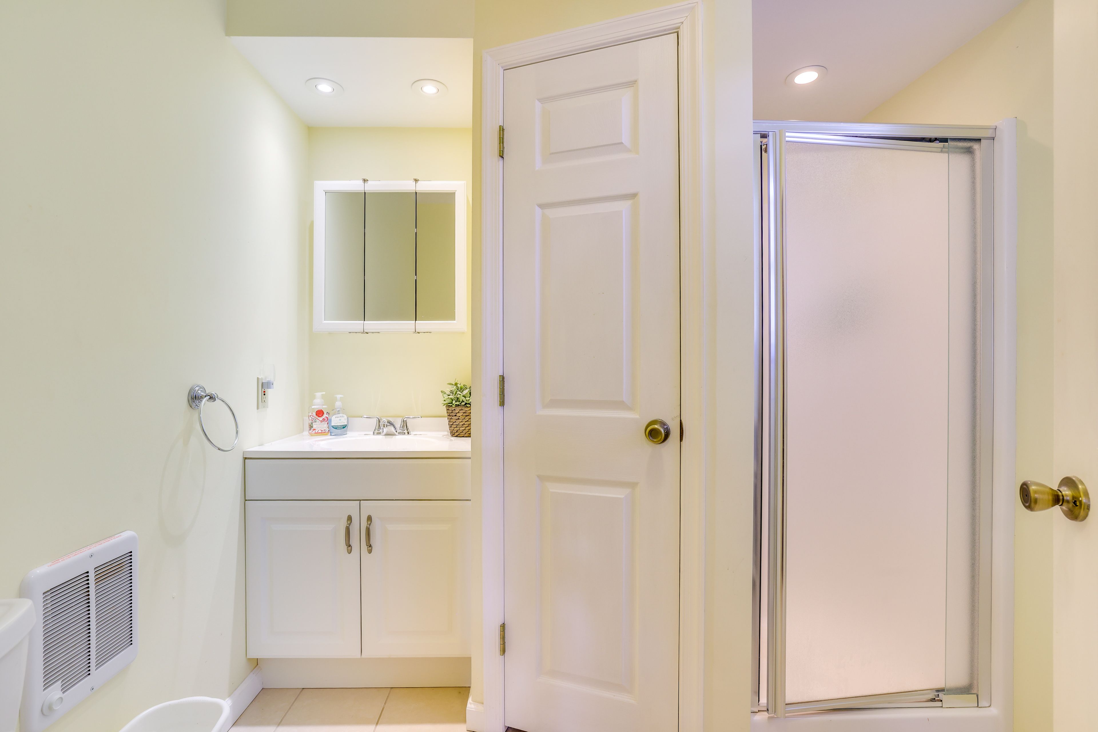 Bathroom | Shower | Towels Provided